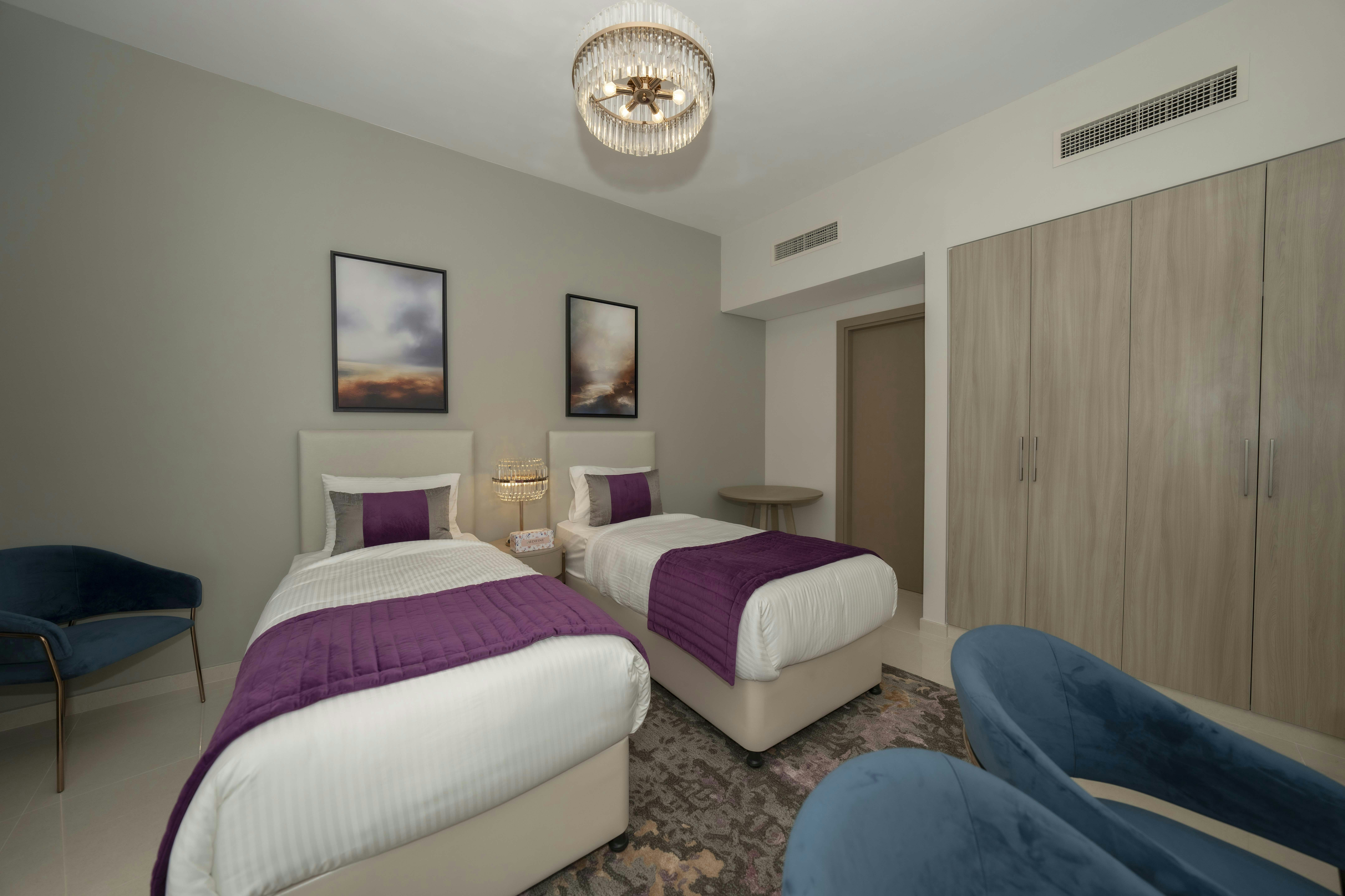 Bright, modern hotel lobby ambience (illustrative)