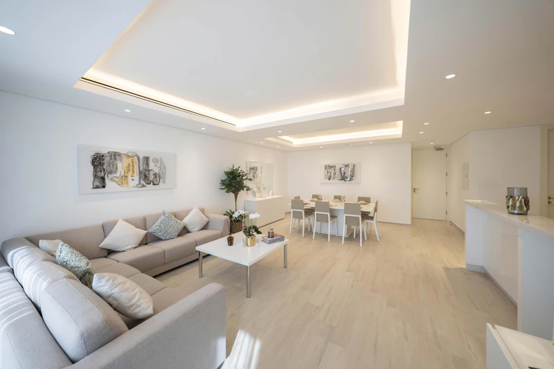 Tumbado liso con cenefa LED