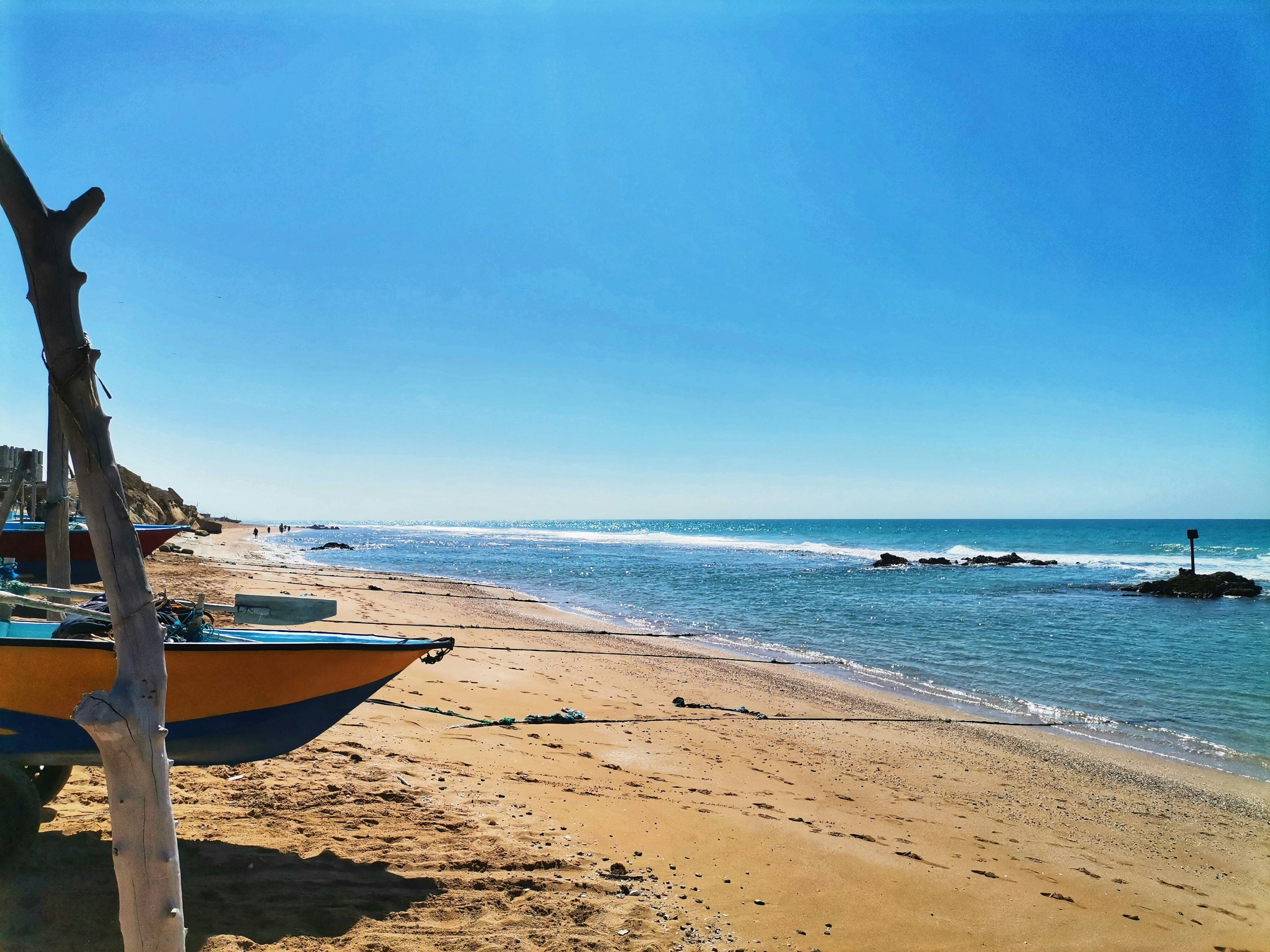 A boat sitting on top of a sandy beach