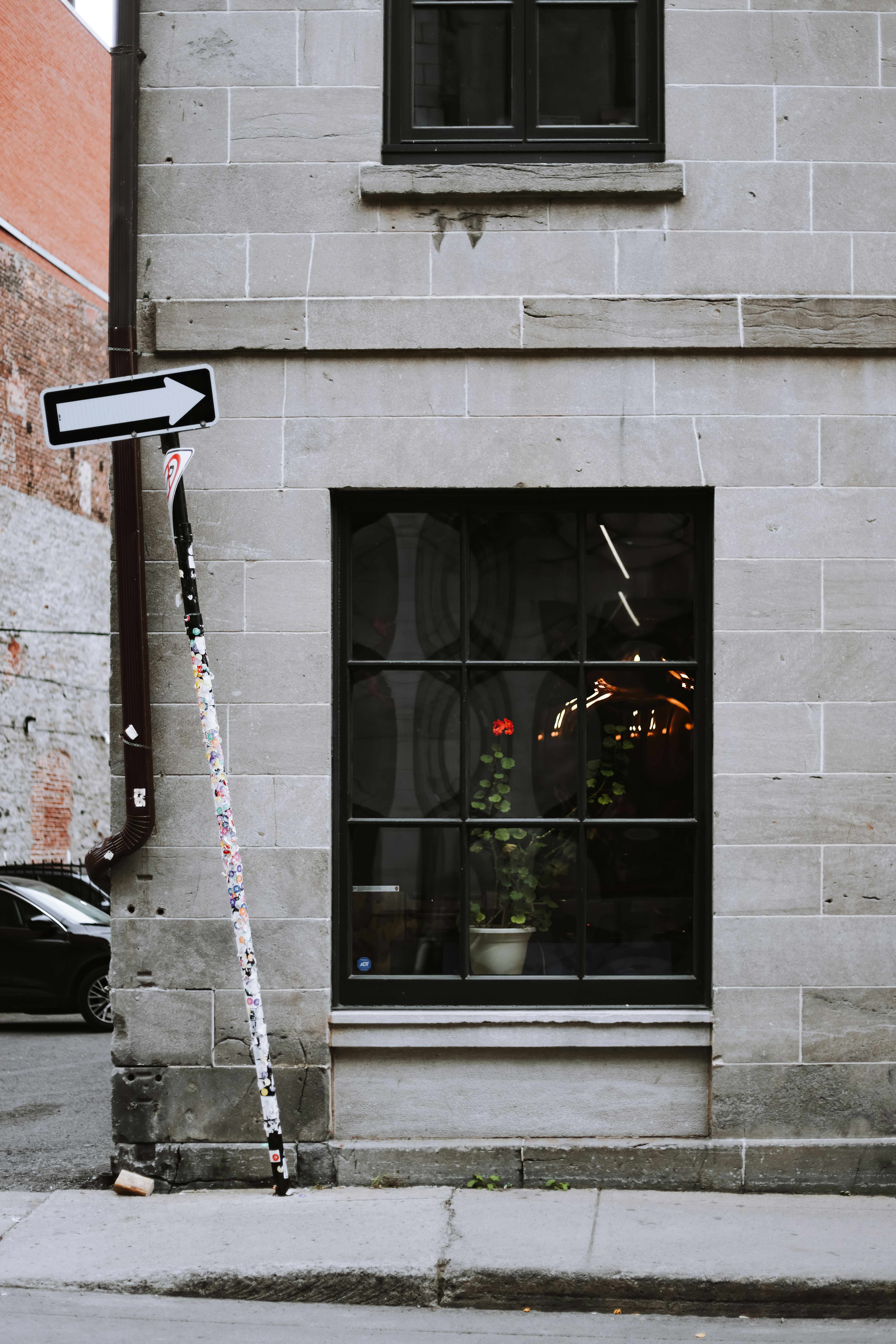 A street sign on the side of a building