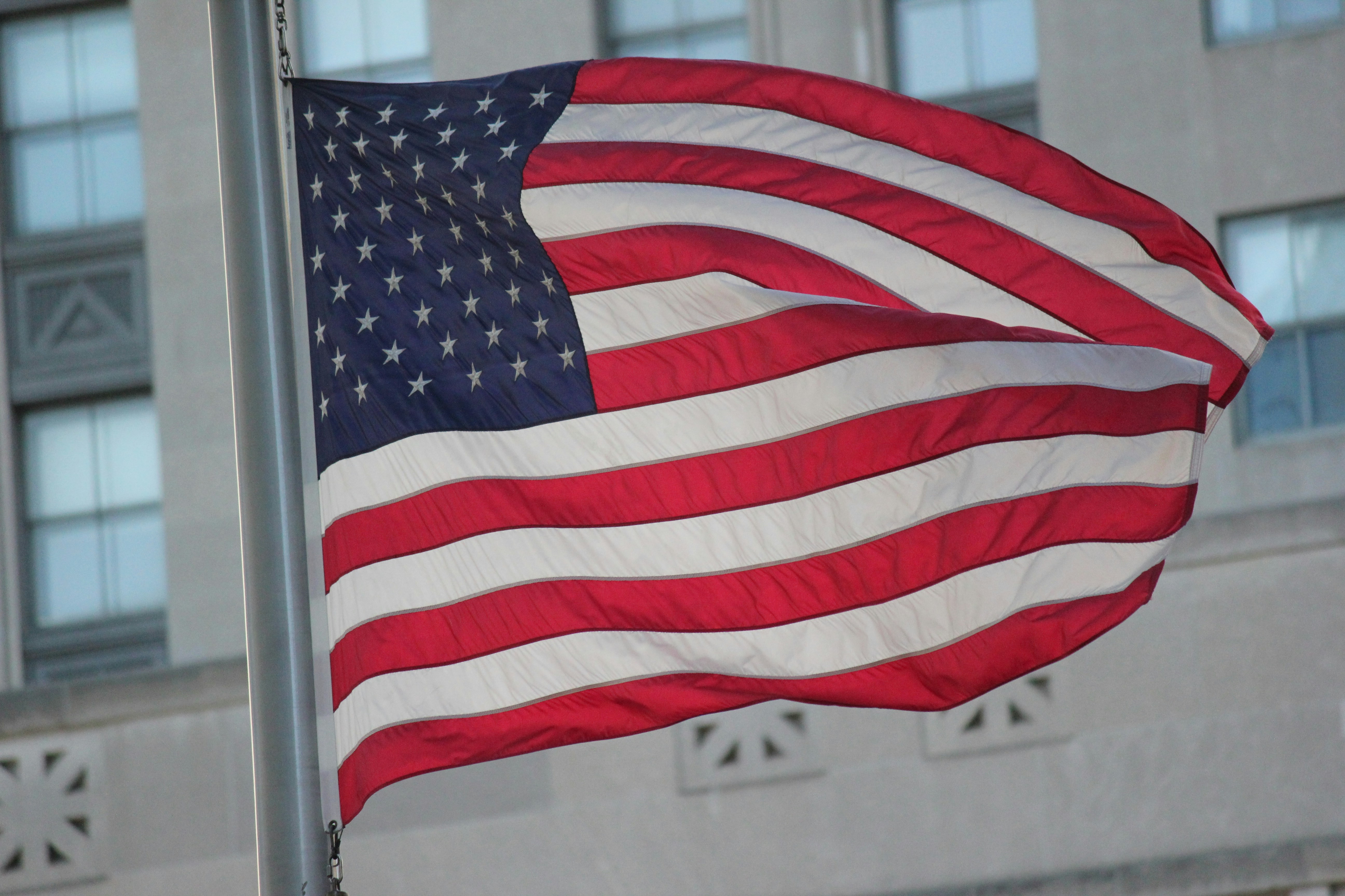 JLL Posts Mixed Q3 2025 Results Amid U.S. Leasing Weakness