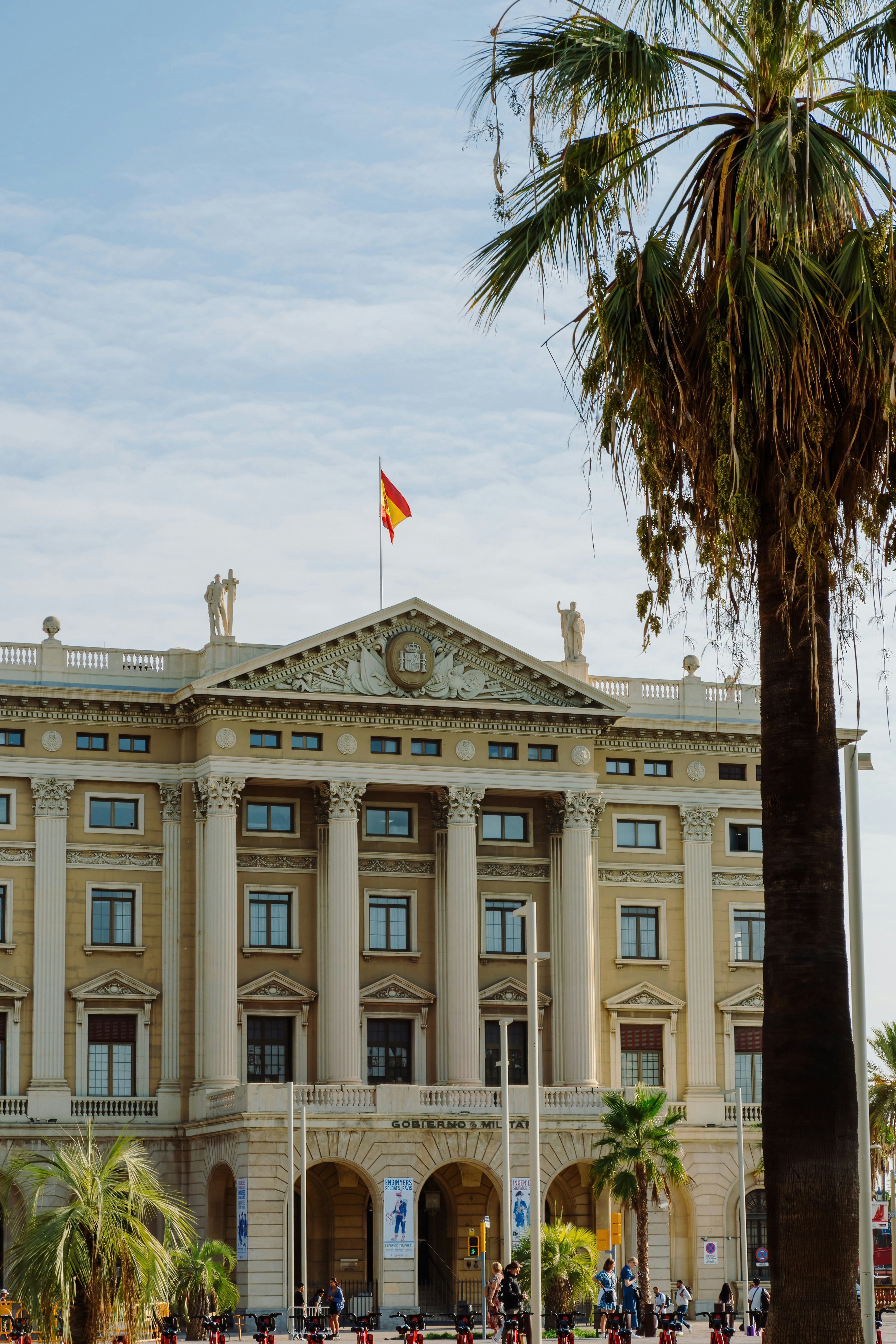 Common Mistakes Tourists Make with Money in Spain