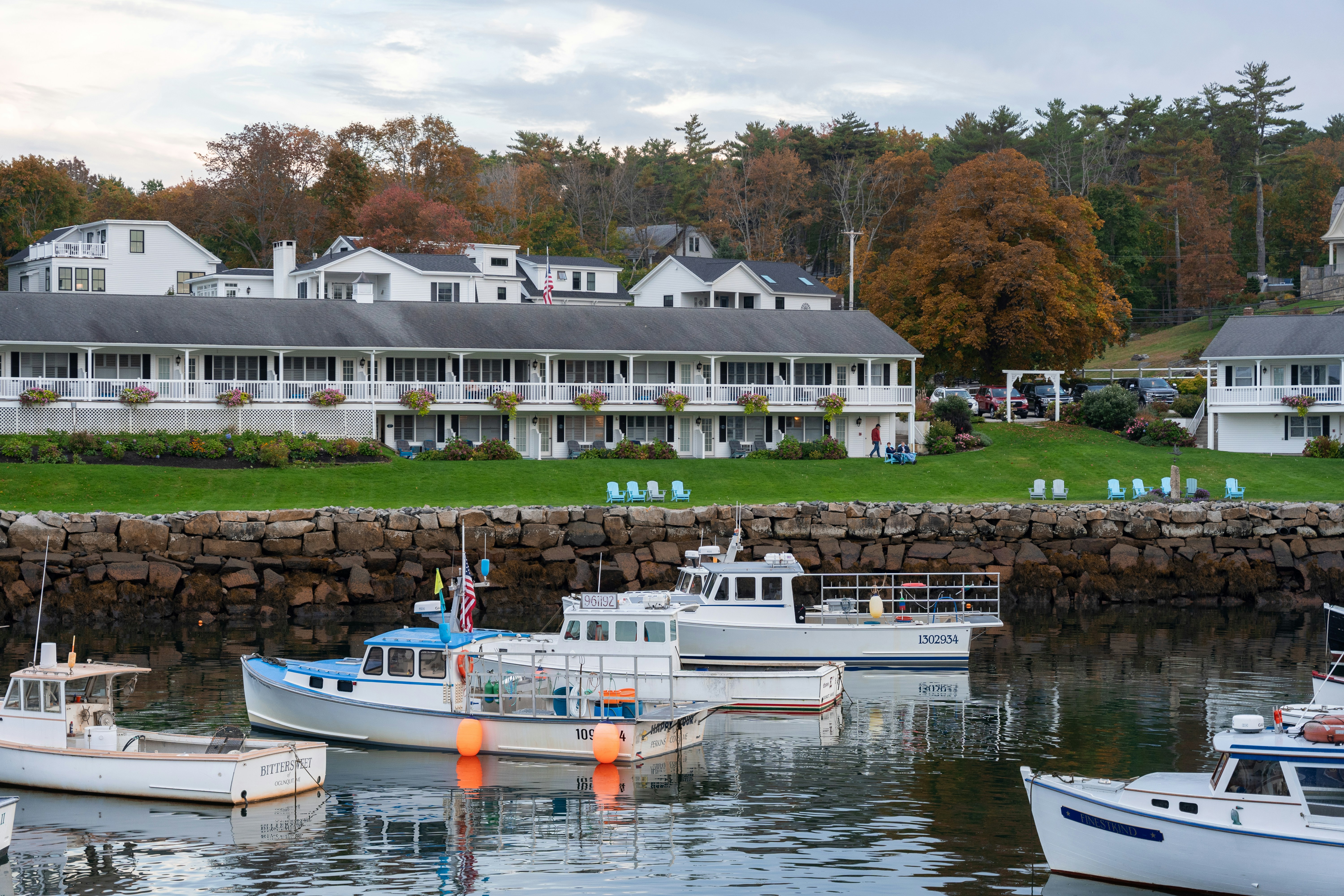 A group of boats that are sitting in the water