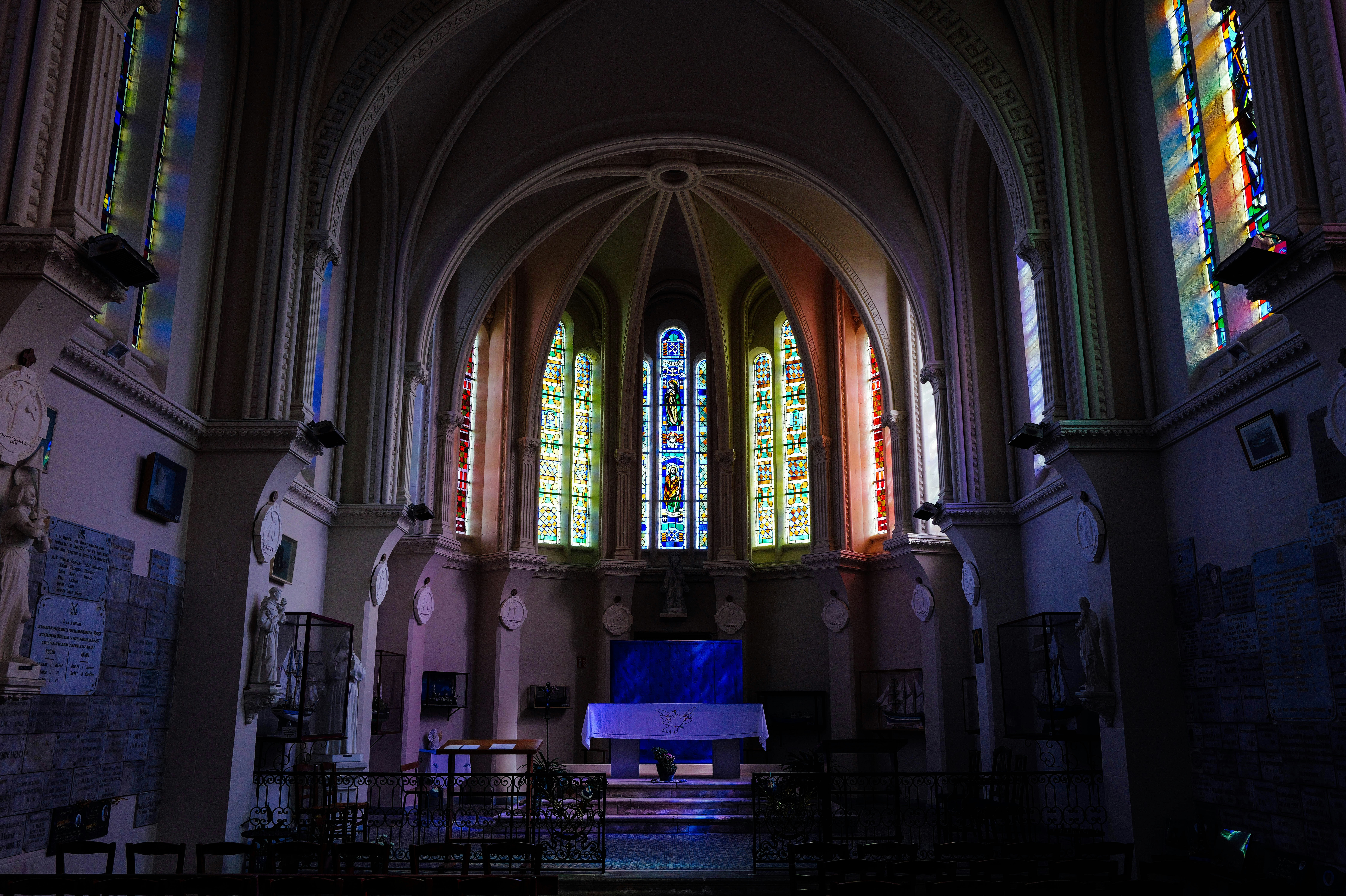 Photo by adrienolichon