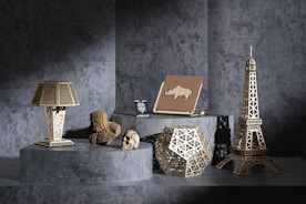 A table topped with a lamp next to a statue of a bear