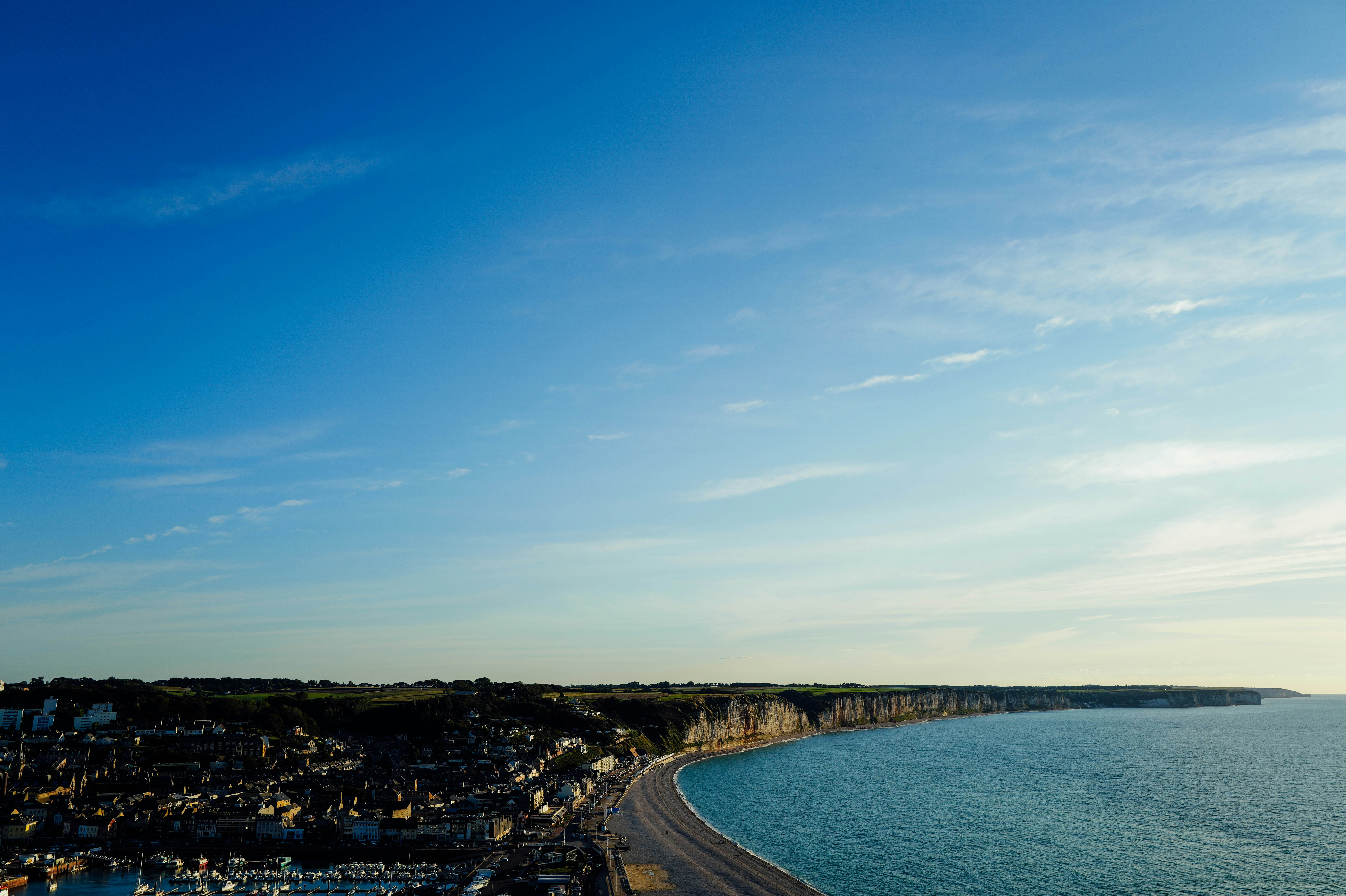 Photo by adrienolichon