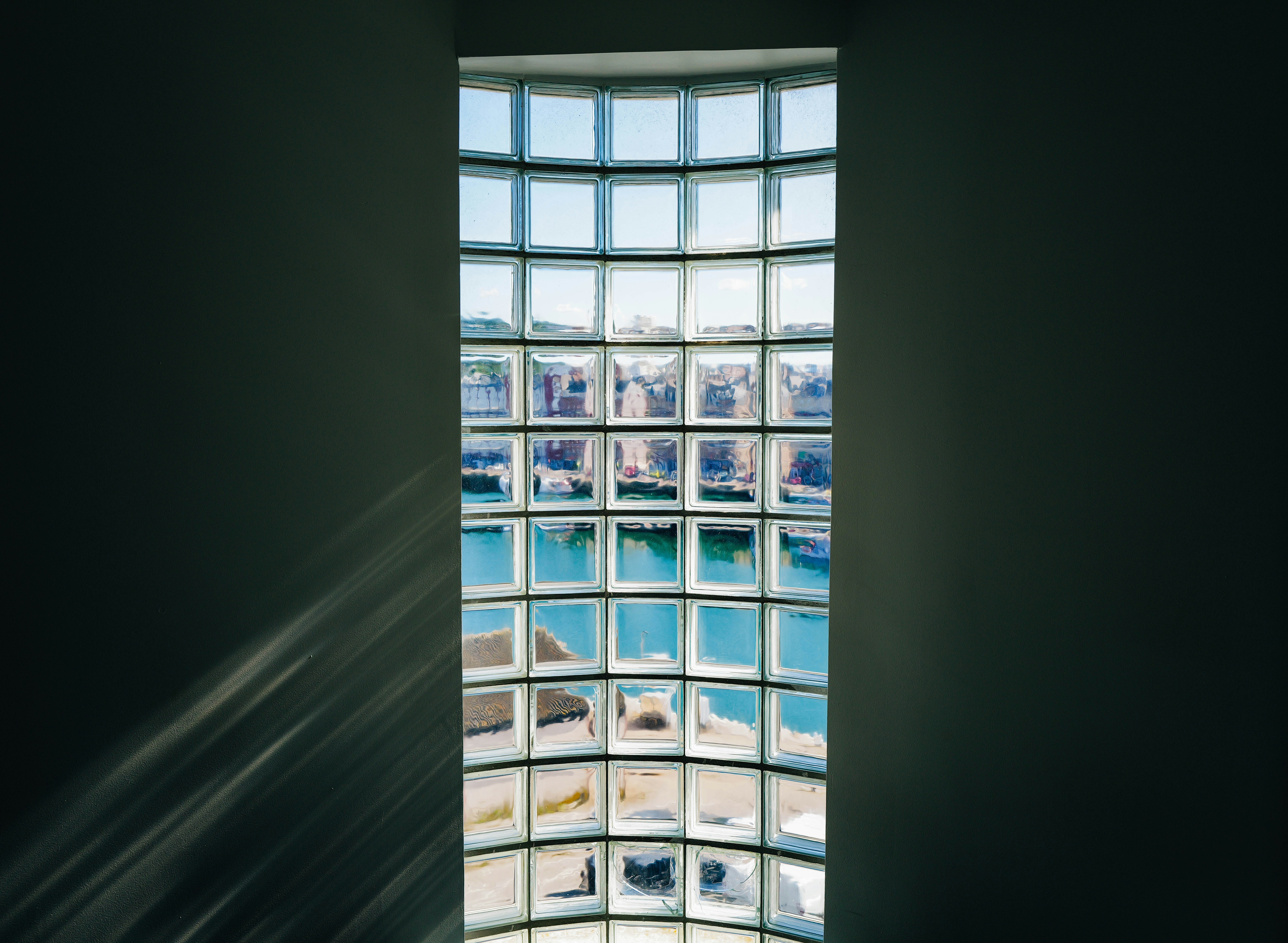 Photo by adrienolichon