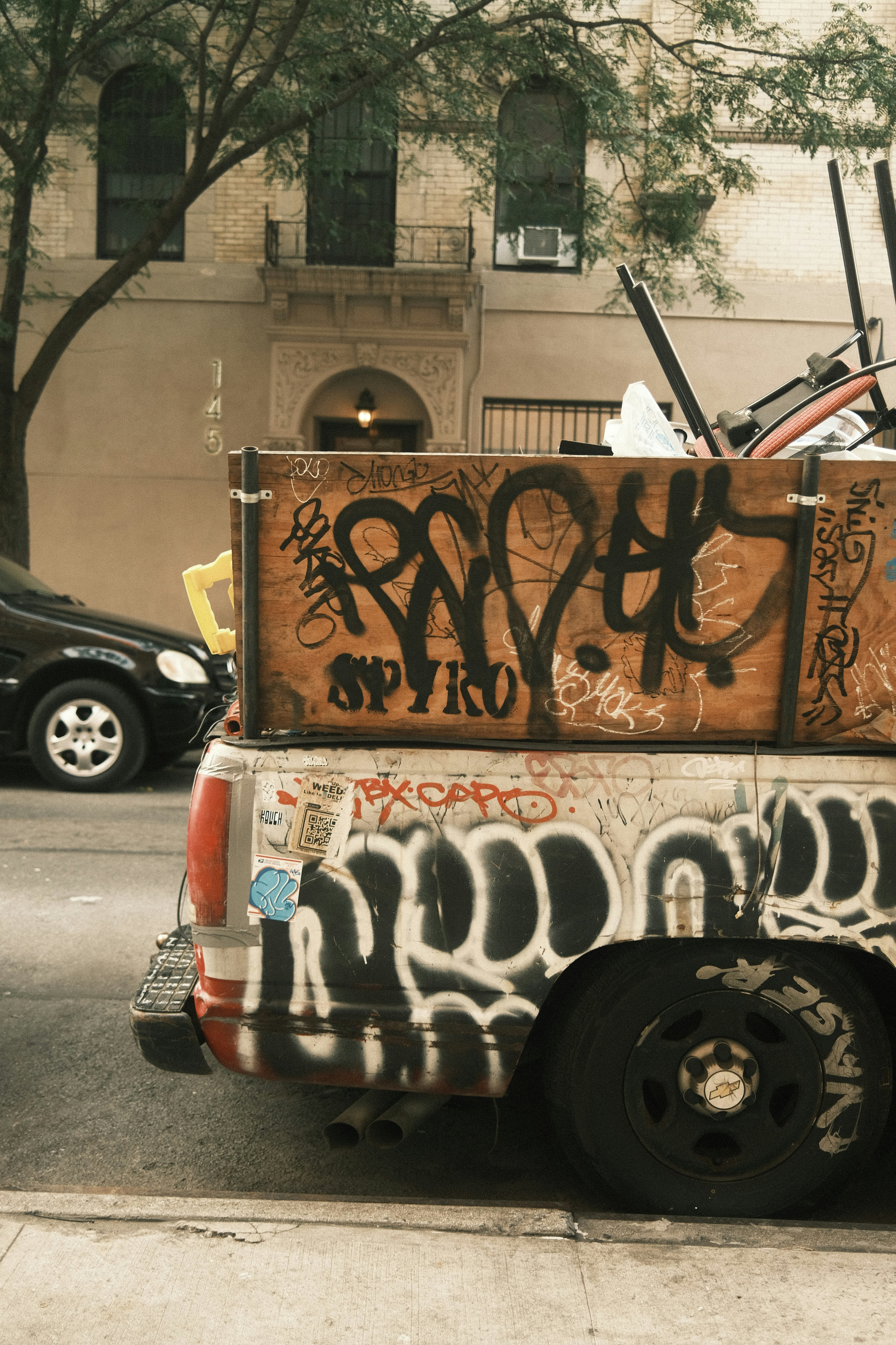 urban graffiti truck wallpaper, wallpaper, Graffiti Covered Box Truck Street Art Wallpapers: Urban Vibes 6