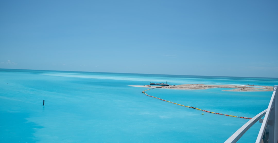 Understanding Tipping in the Bahamas A Currency Guide for Travelers… — Understanding Tipping in the Bahamas A