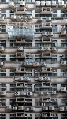 A very tall building with lots of windows and balconies