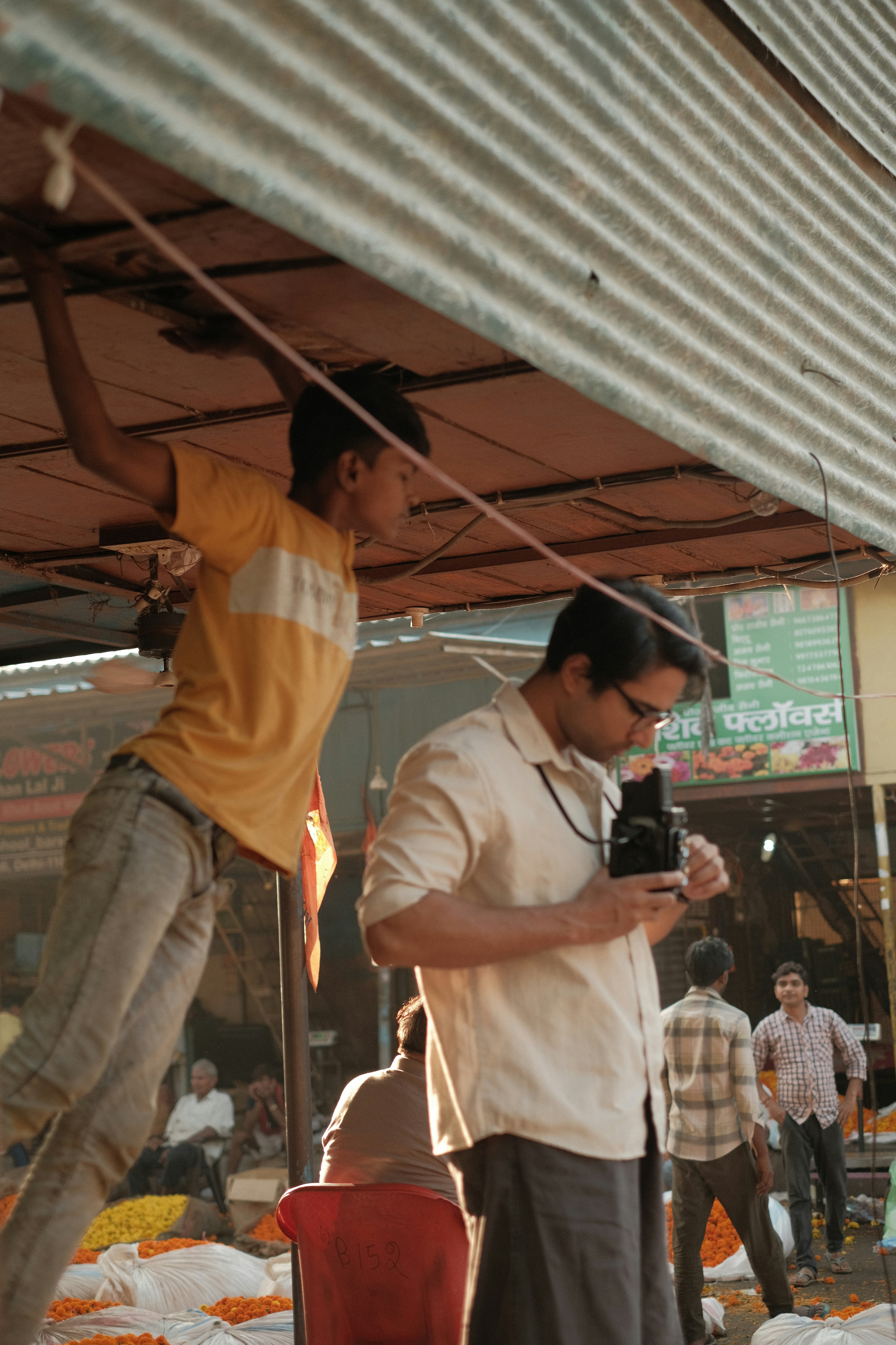 Image of a weighing scale displayed in a Delhi market