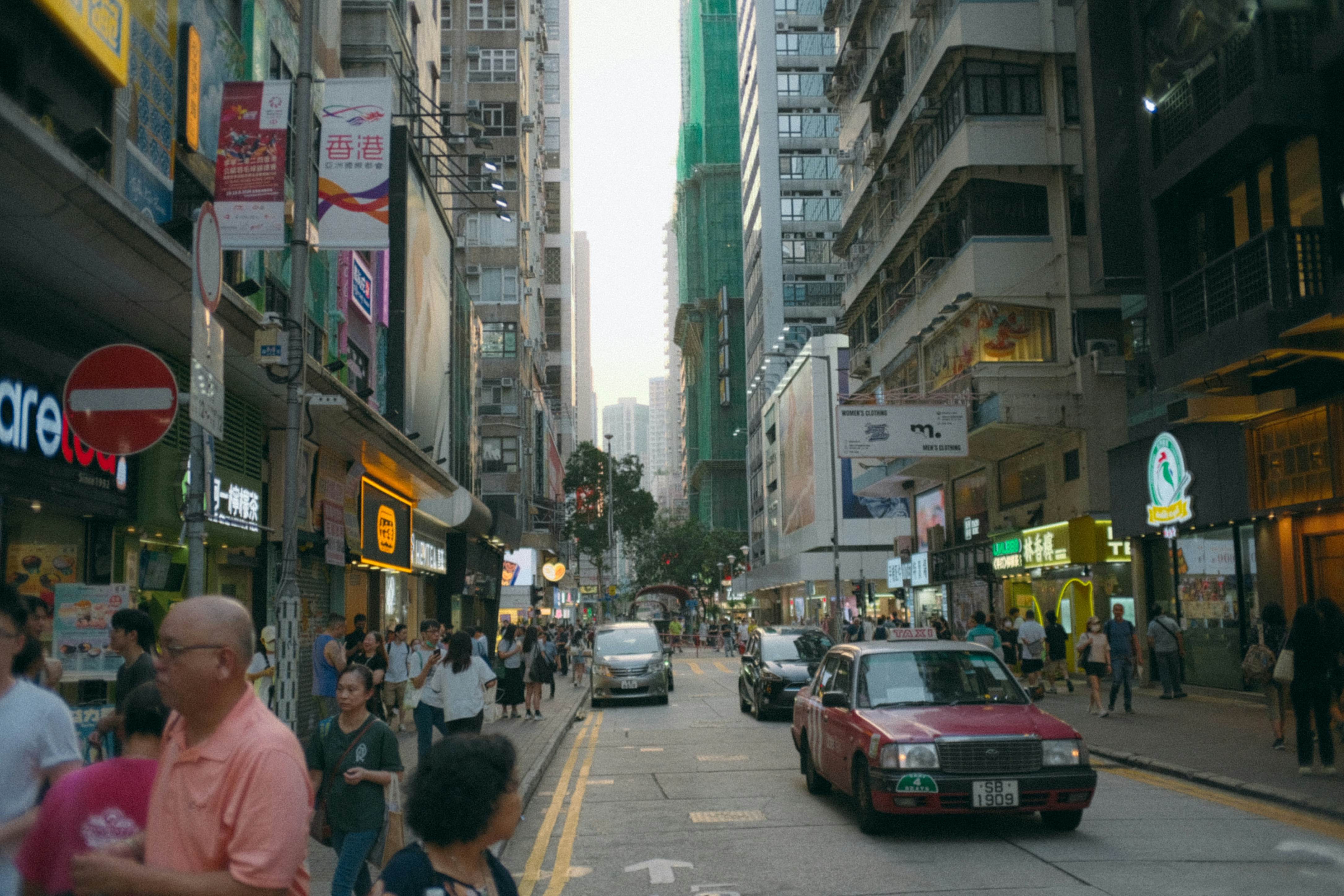Hong Kong travel tips: Navigating the Bustling Streets