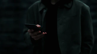 A man holding a cell phone in his hand