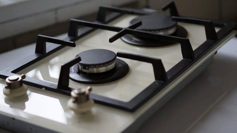 Simple gas stove top in a Reston, VA kitchen