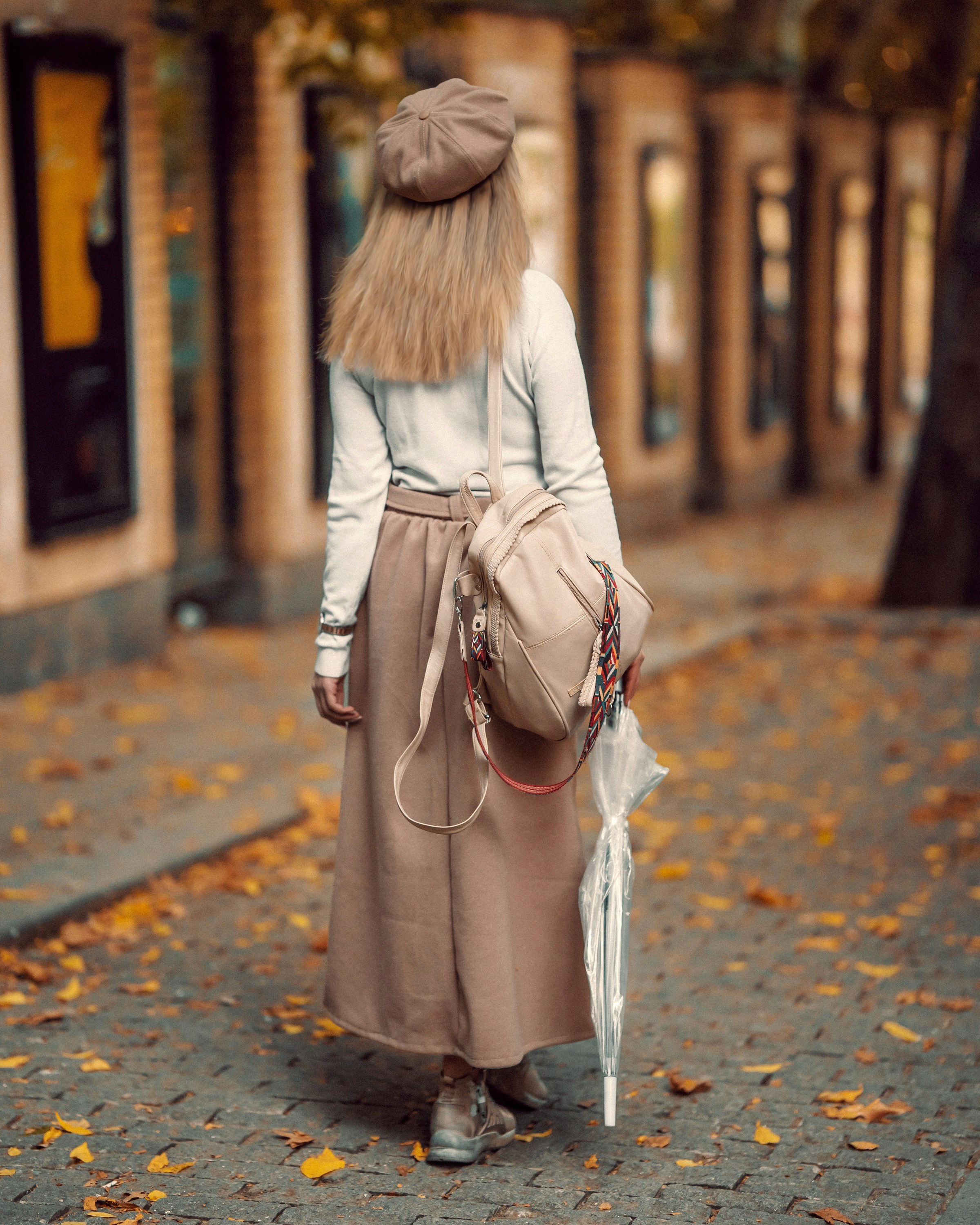 우산 코디 무드 - 비 오는 날 단정한 스타일 연출 참고