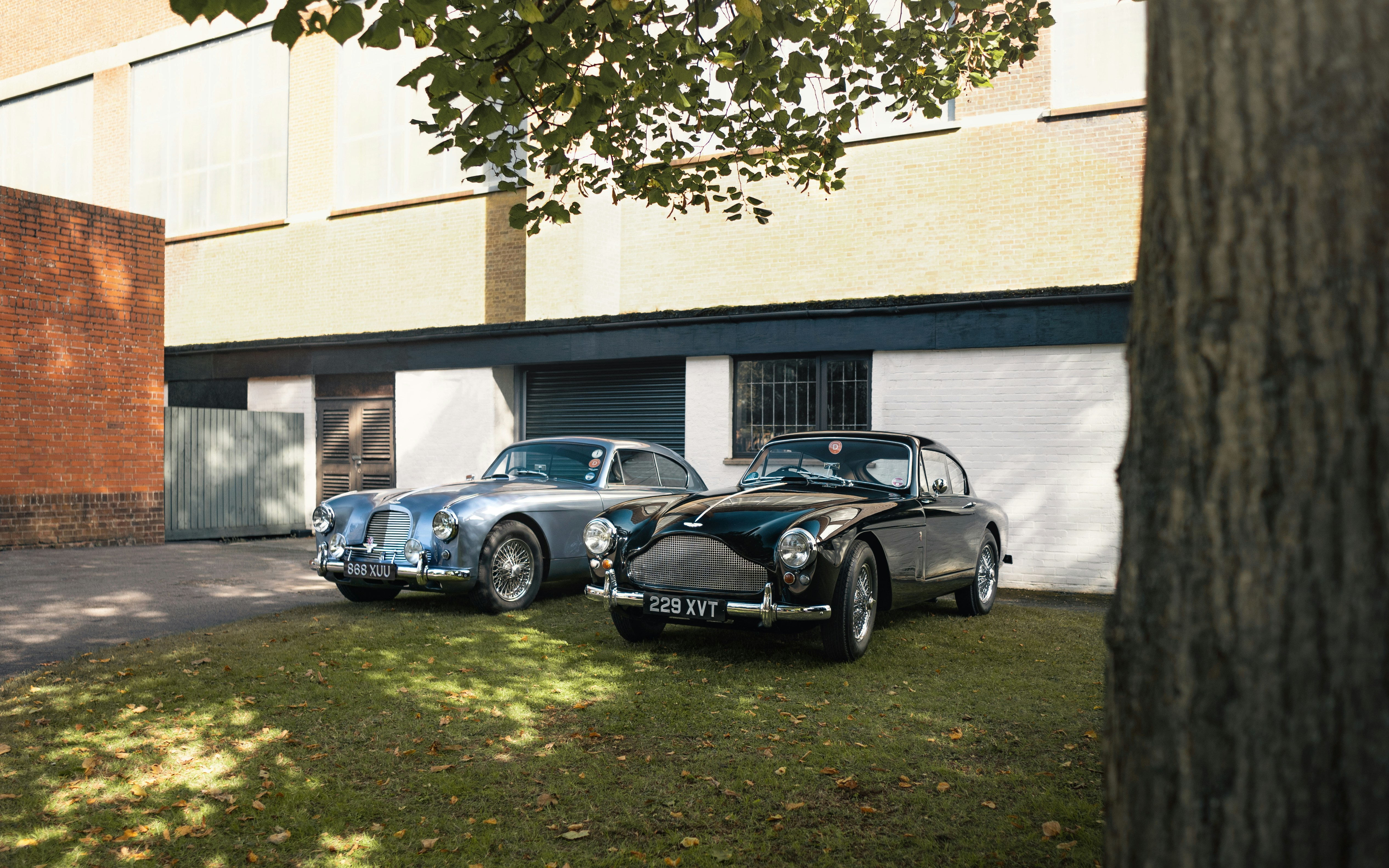 A group of cars parked in front of a building photo – Free Car ...