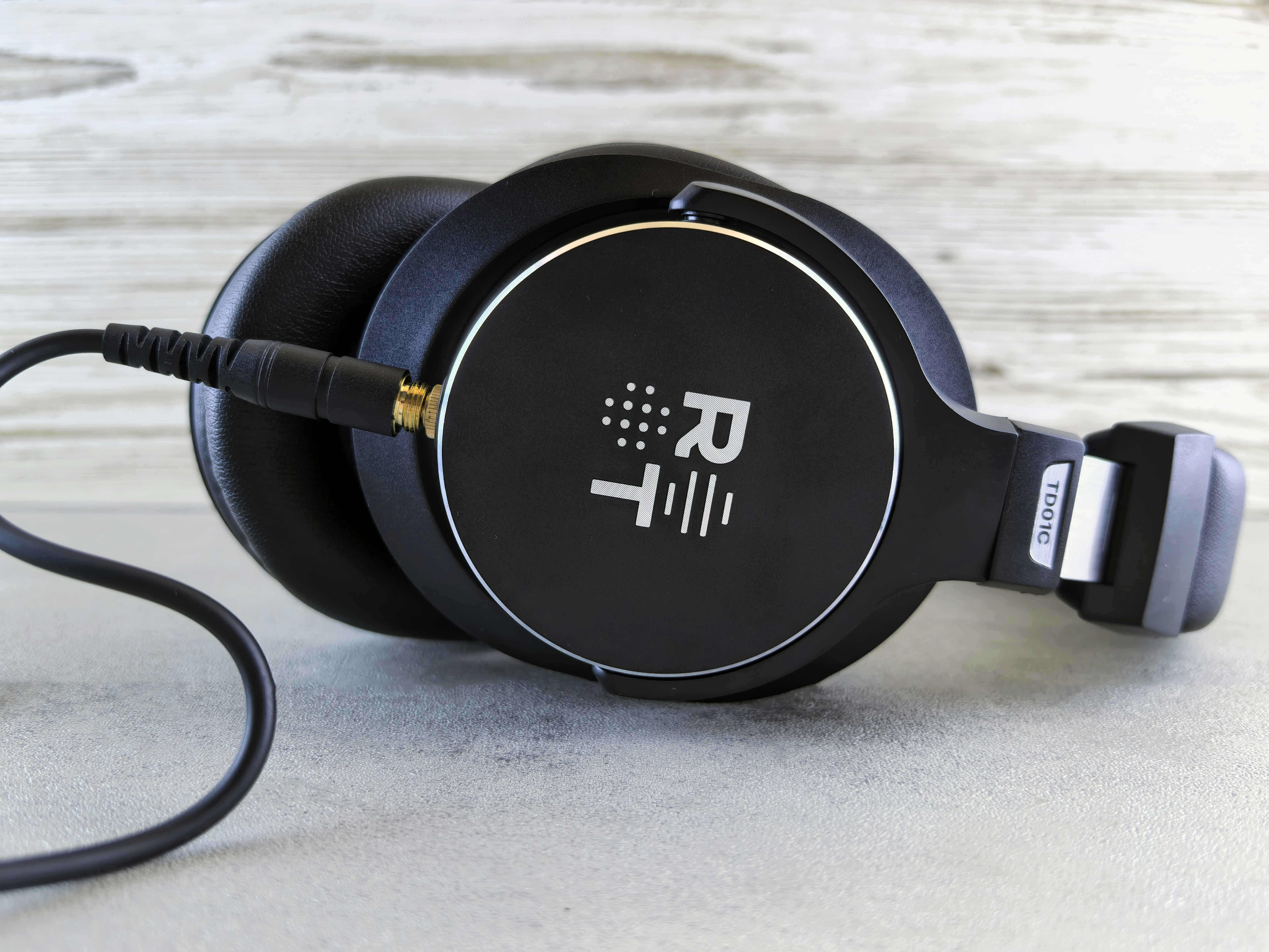 photo 1729102126525 24484066ae39?crop=entropy&cs=tinysrgb&fit=max&fm=jpg&ixid=M3w1MjQ0NjR8MHwxfHNlYXJjaHwxNnx8QnJhaW53YXZlJTIwaGVhZHNldHxlbnwwfDB8fHwxNzQzMTQ0ODg2fDA&ixlib=rb 4.0