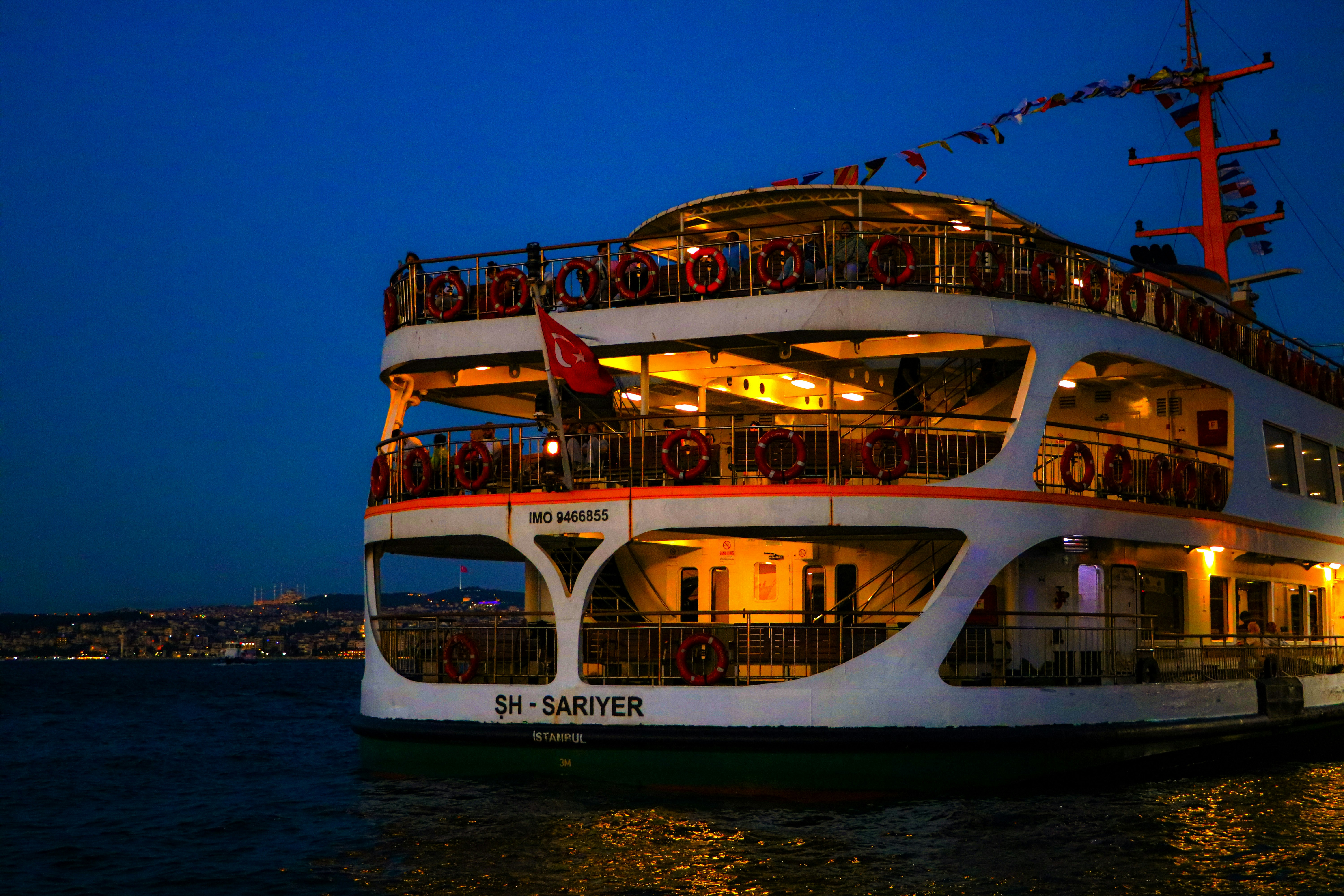 Discover the Ultimate River Cruises Experience: Unwind and Explore Scenic Waterways