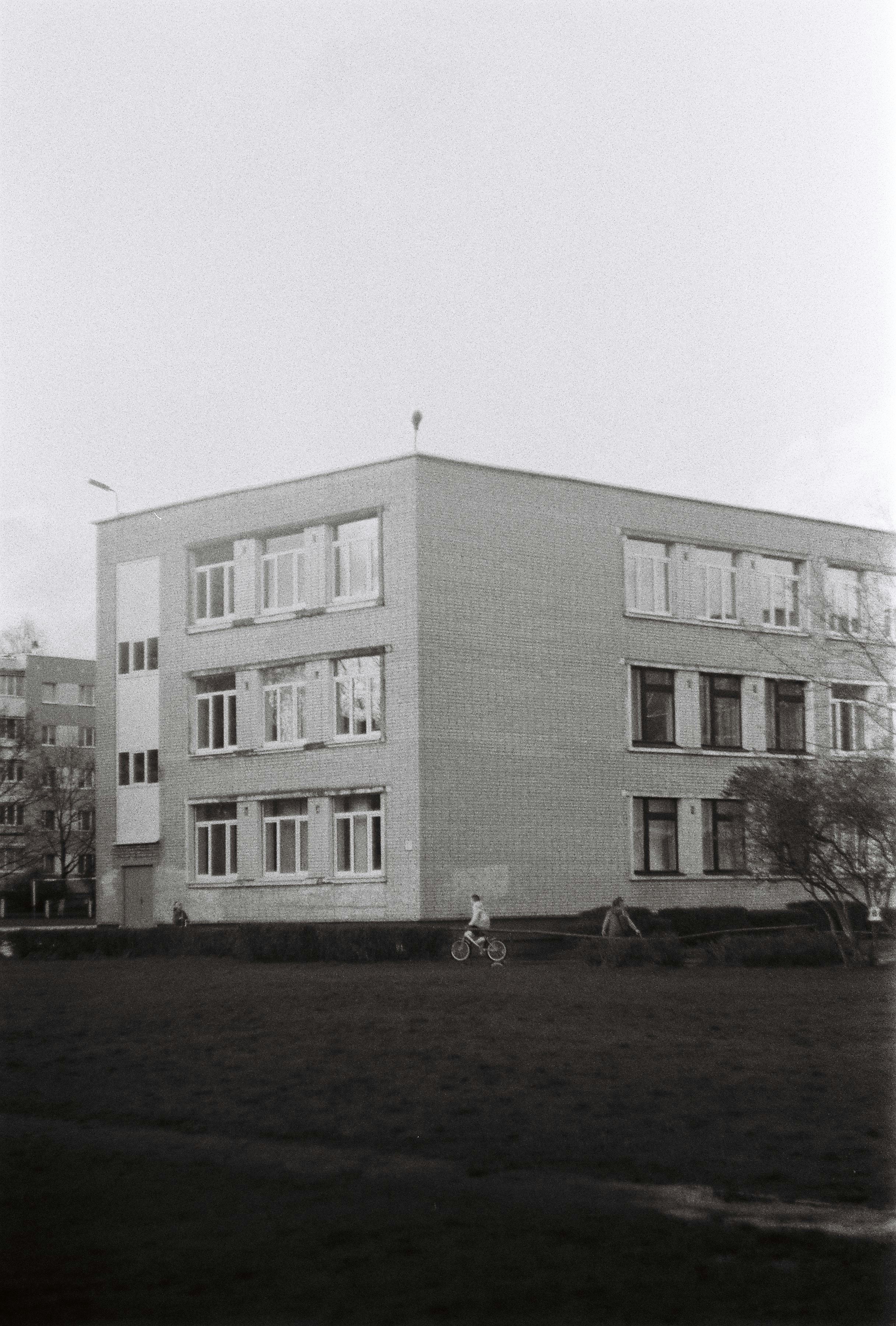 A black and white photo of a building