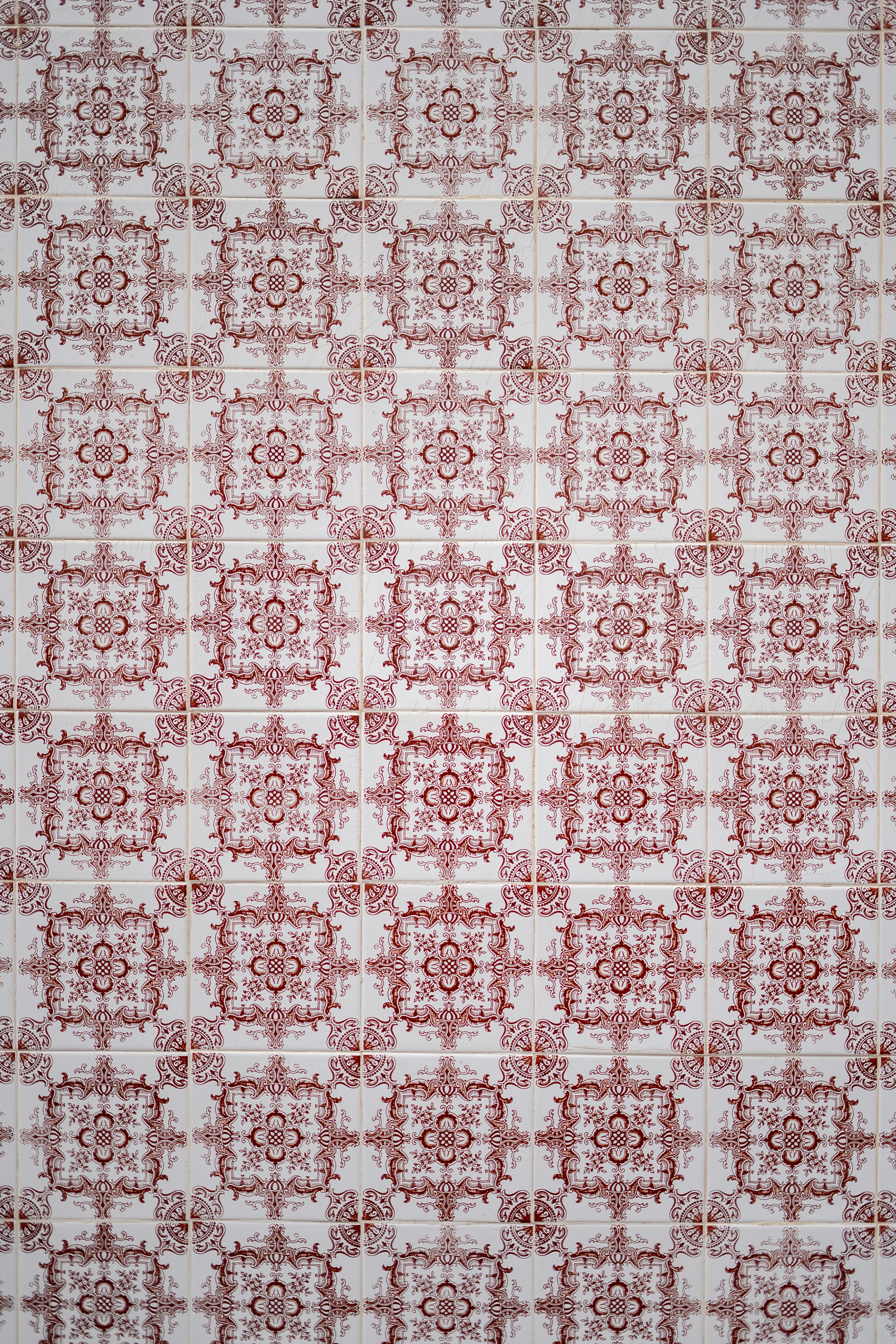 A brown and white pattern on a wall