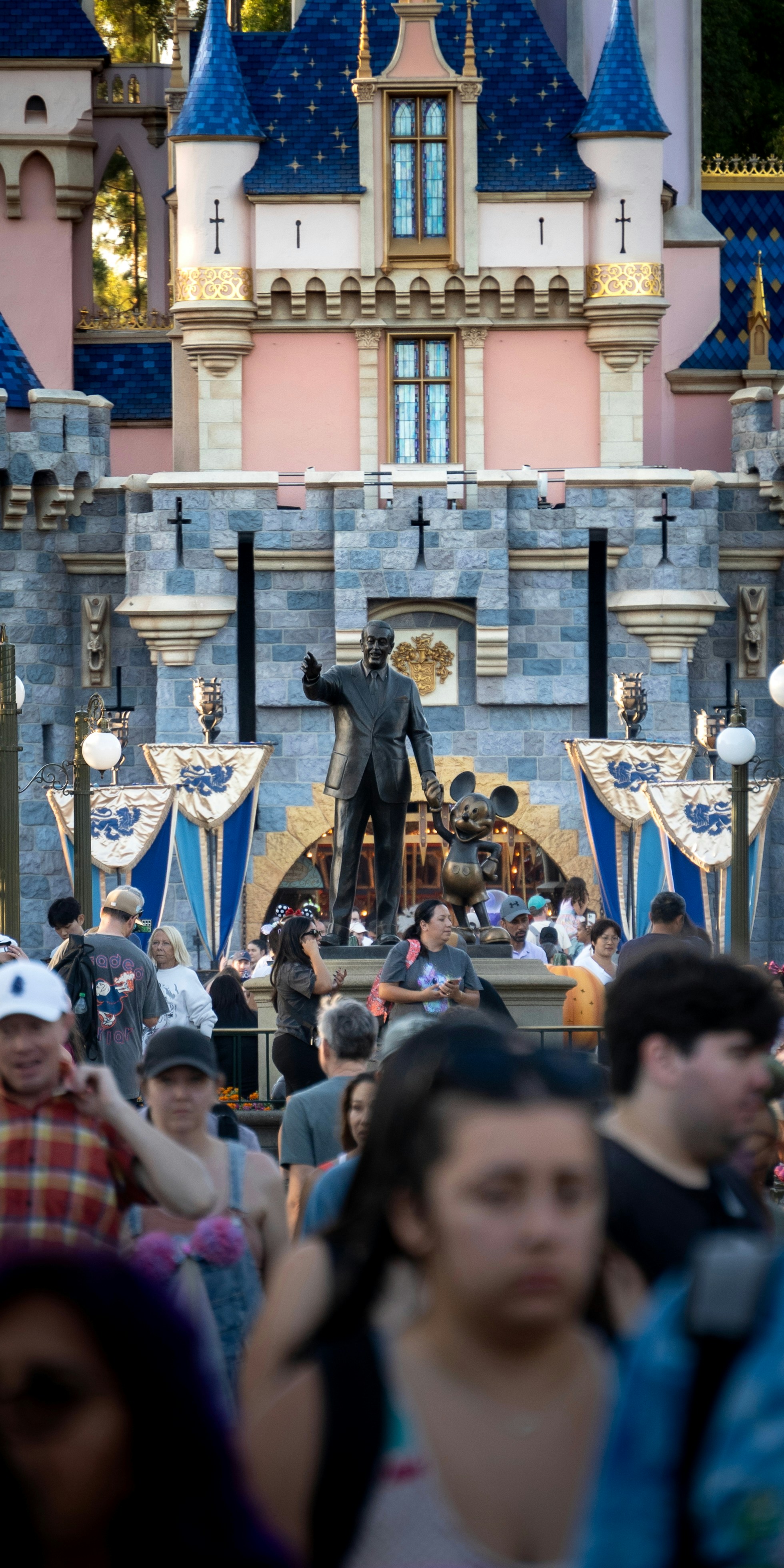 A crowd of people standing in front of a castle