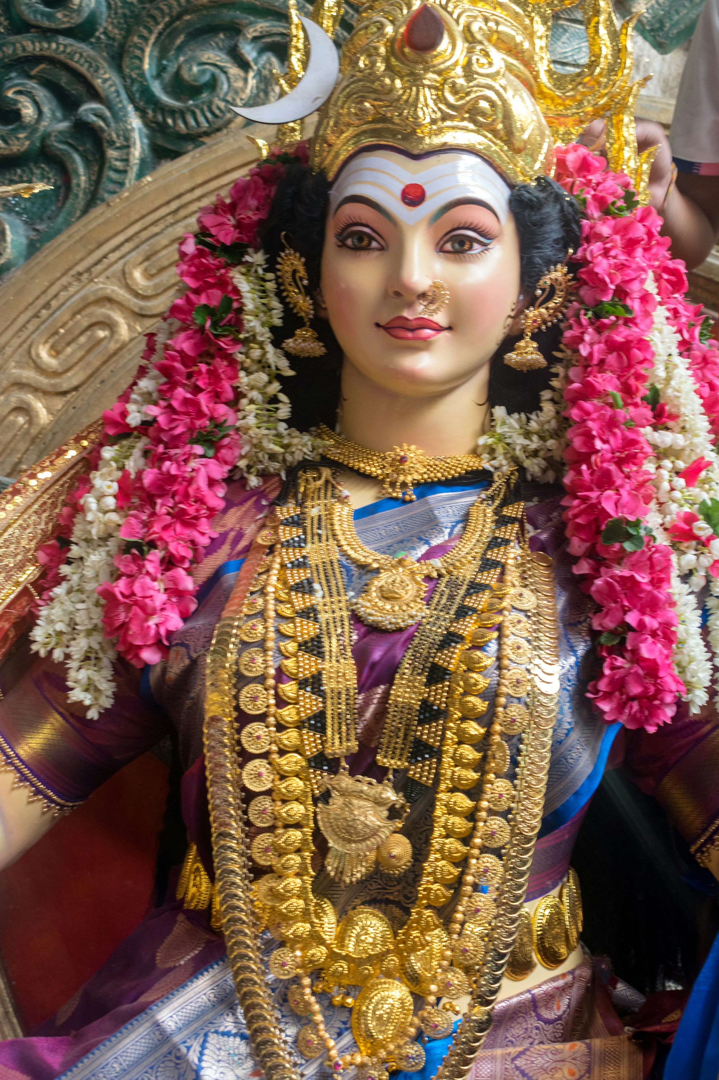 A statue of a woman with a crown on her head