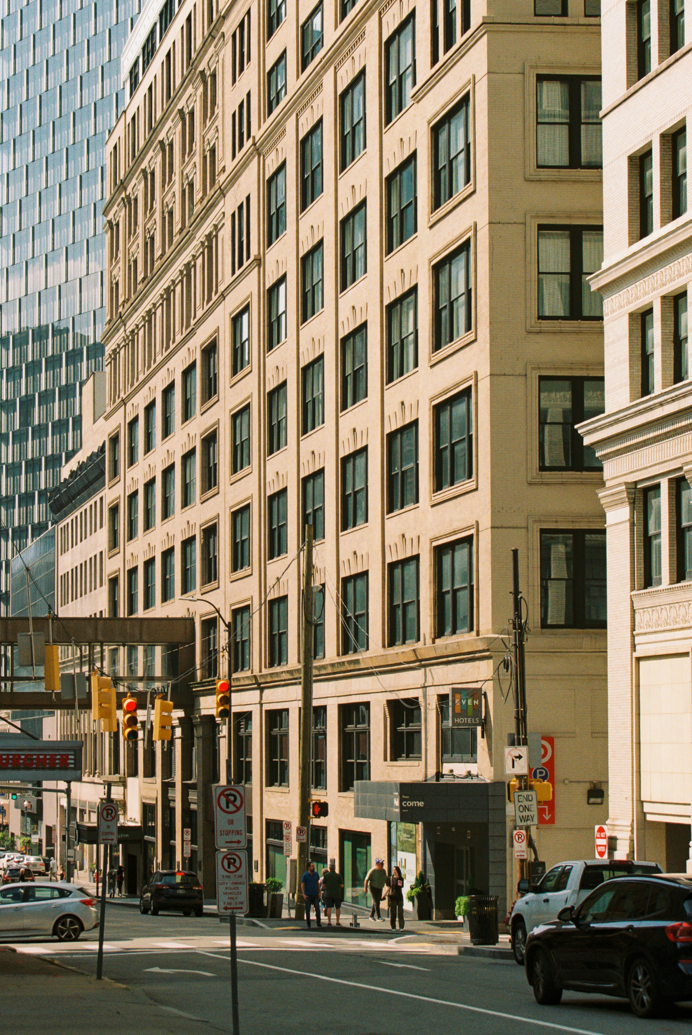 Photo by zhenyao_photo