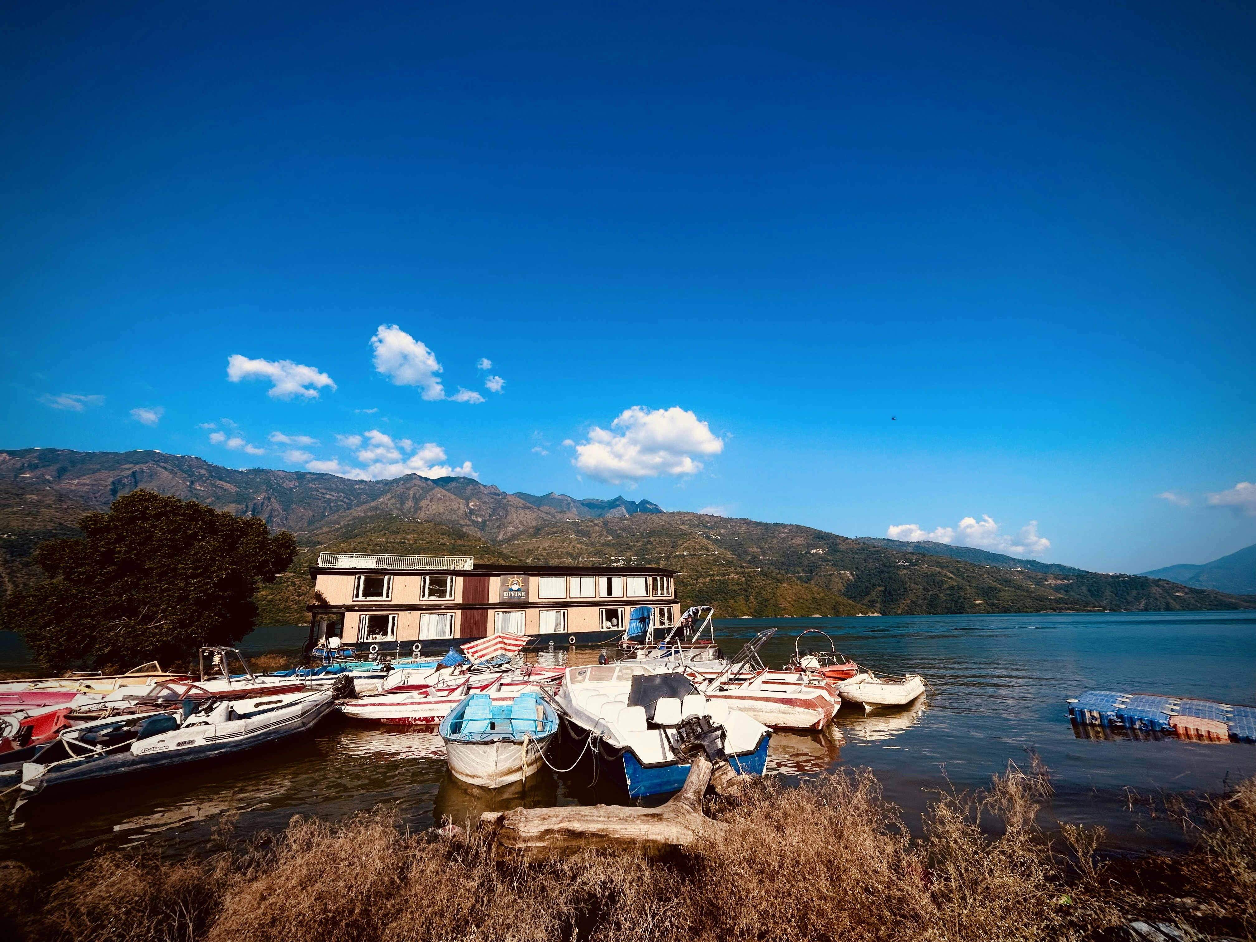 A bunch of boats that are sitting in the water