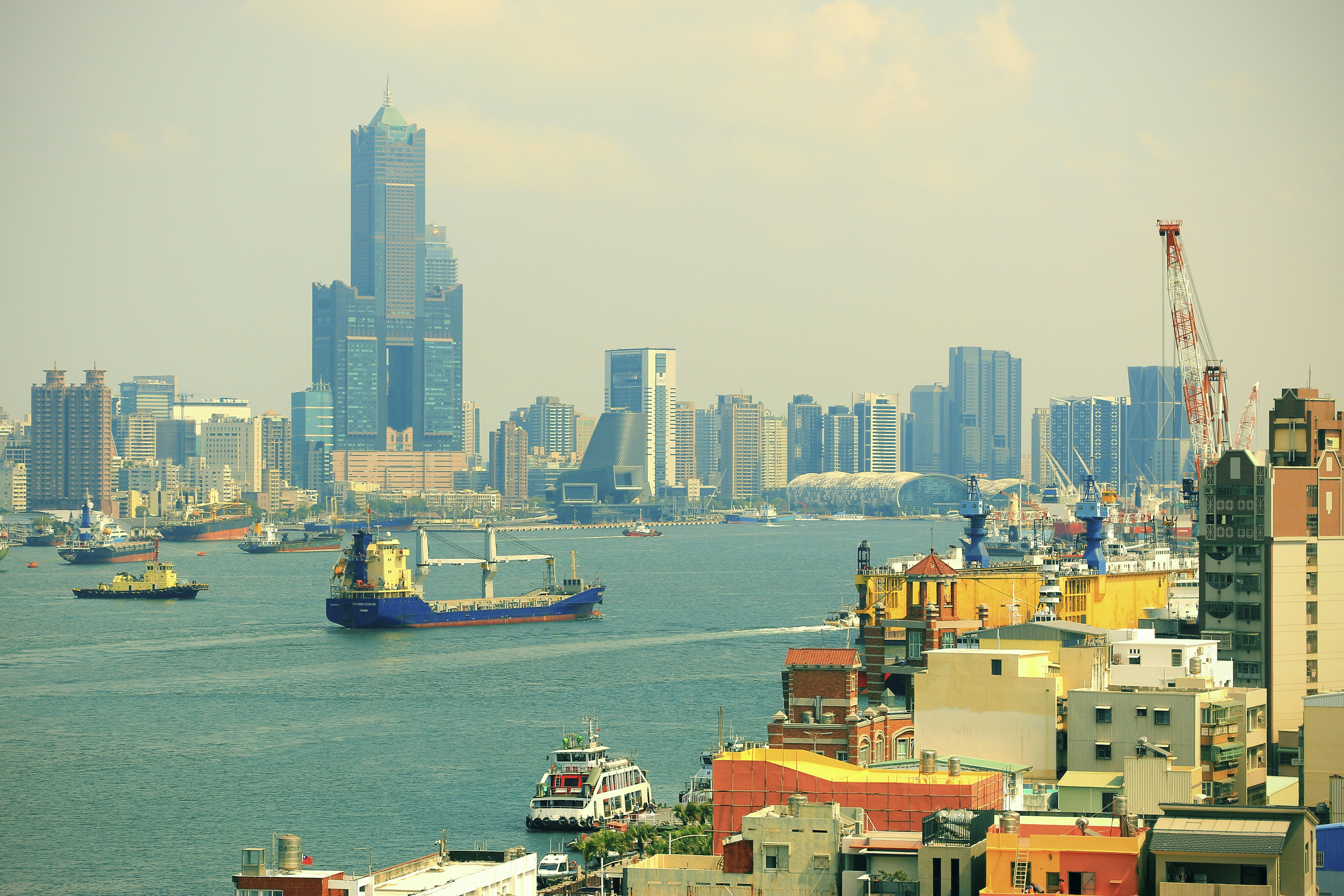 四、不同类型电子产品海运到香港的价格差异分析