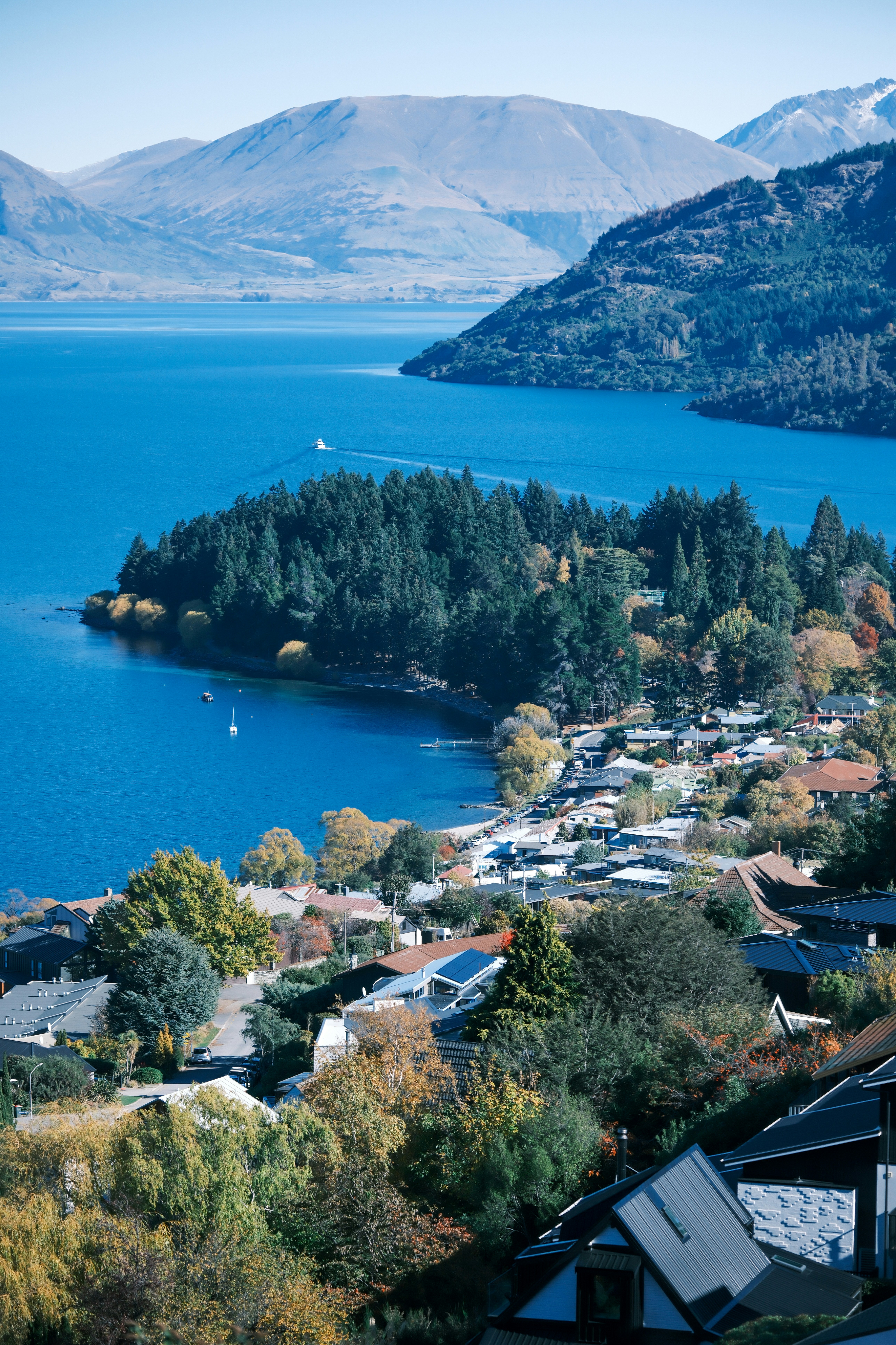 Lake Wakatipu and the Remarkable Mountains