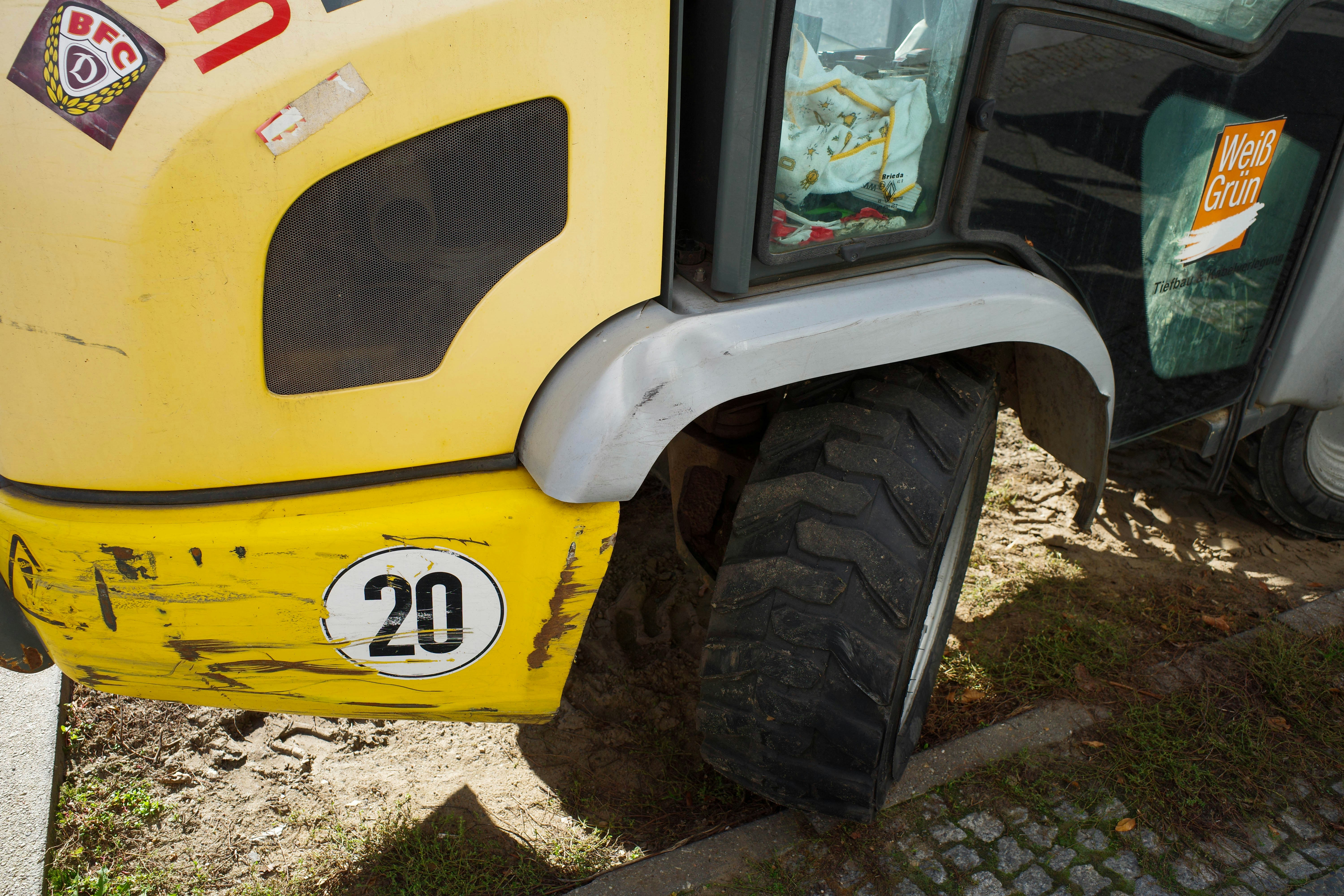 Camion benne 20 tonnes transport de terre et gravats sur chantier