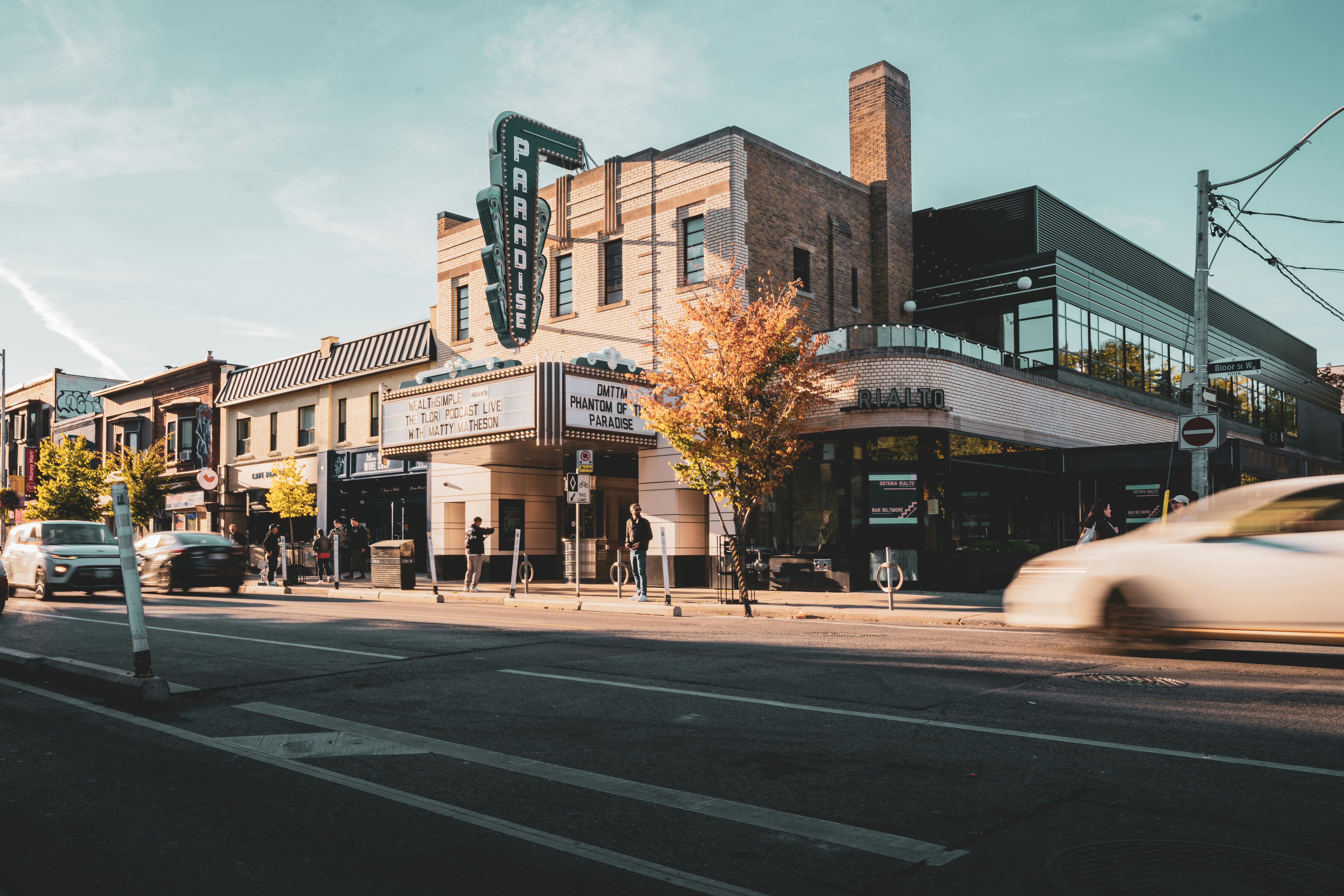 A blurry photo of a city street with cars