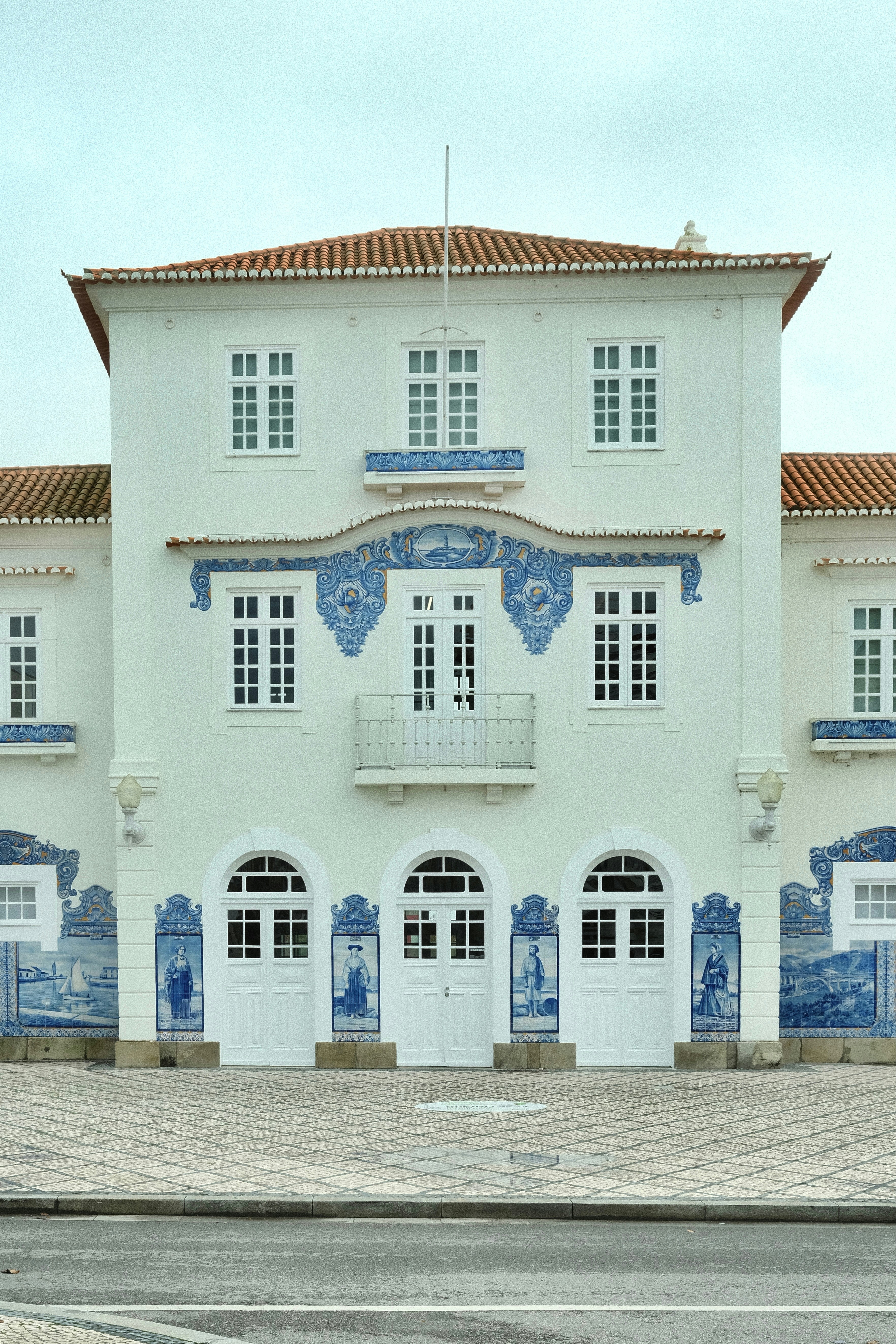 A large white building with blue and white tiles on it