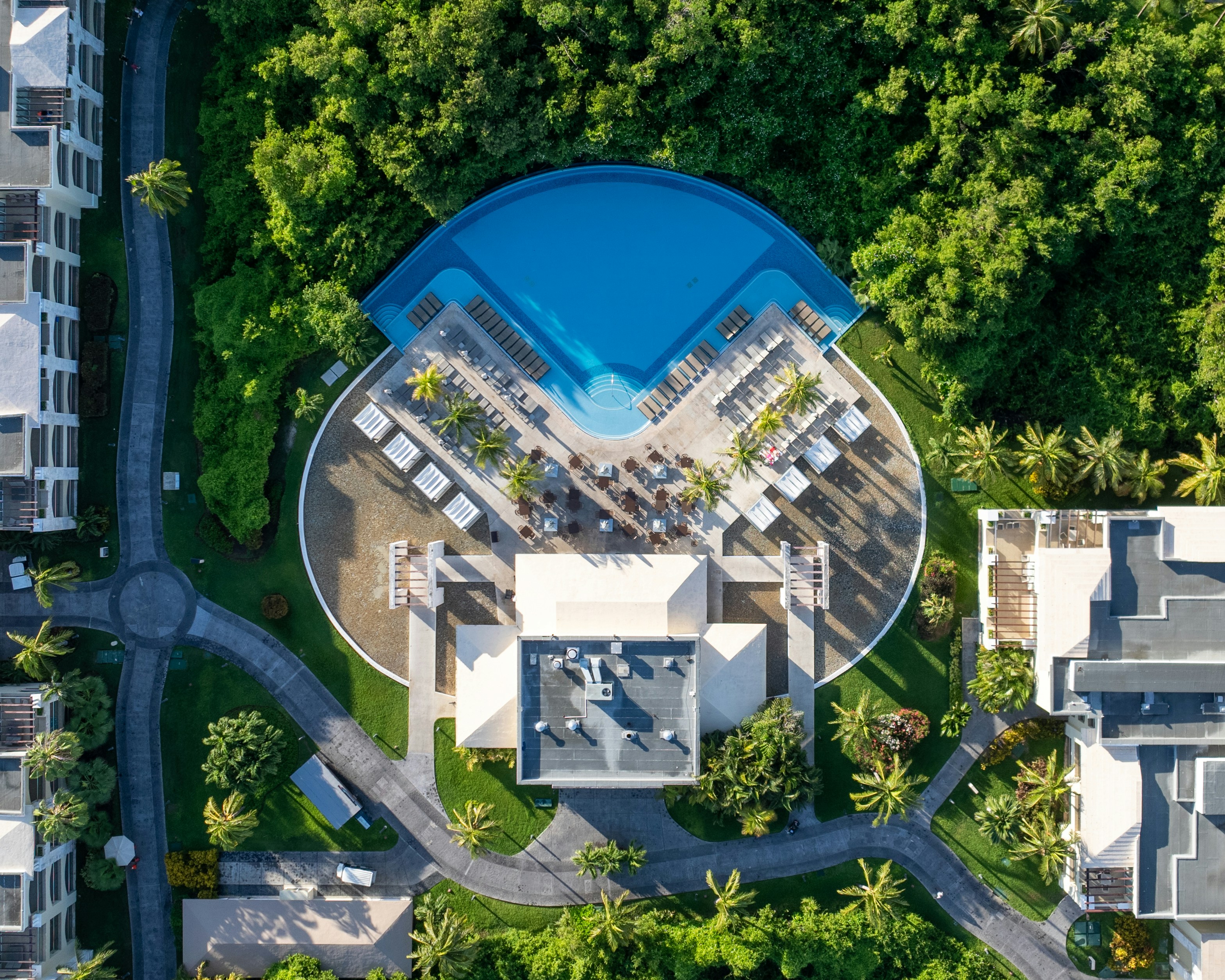 A bird's eye view of an aerial view of a resort