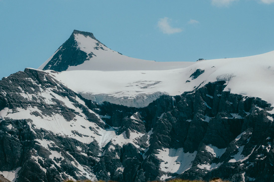 Besneeuwde bergtoppen bij Bonneval-sur-Arc in de Haute-Maurienne
