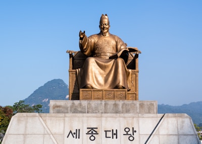 A statue of a man sitting in a chair