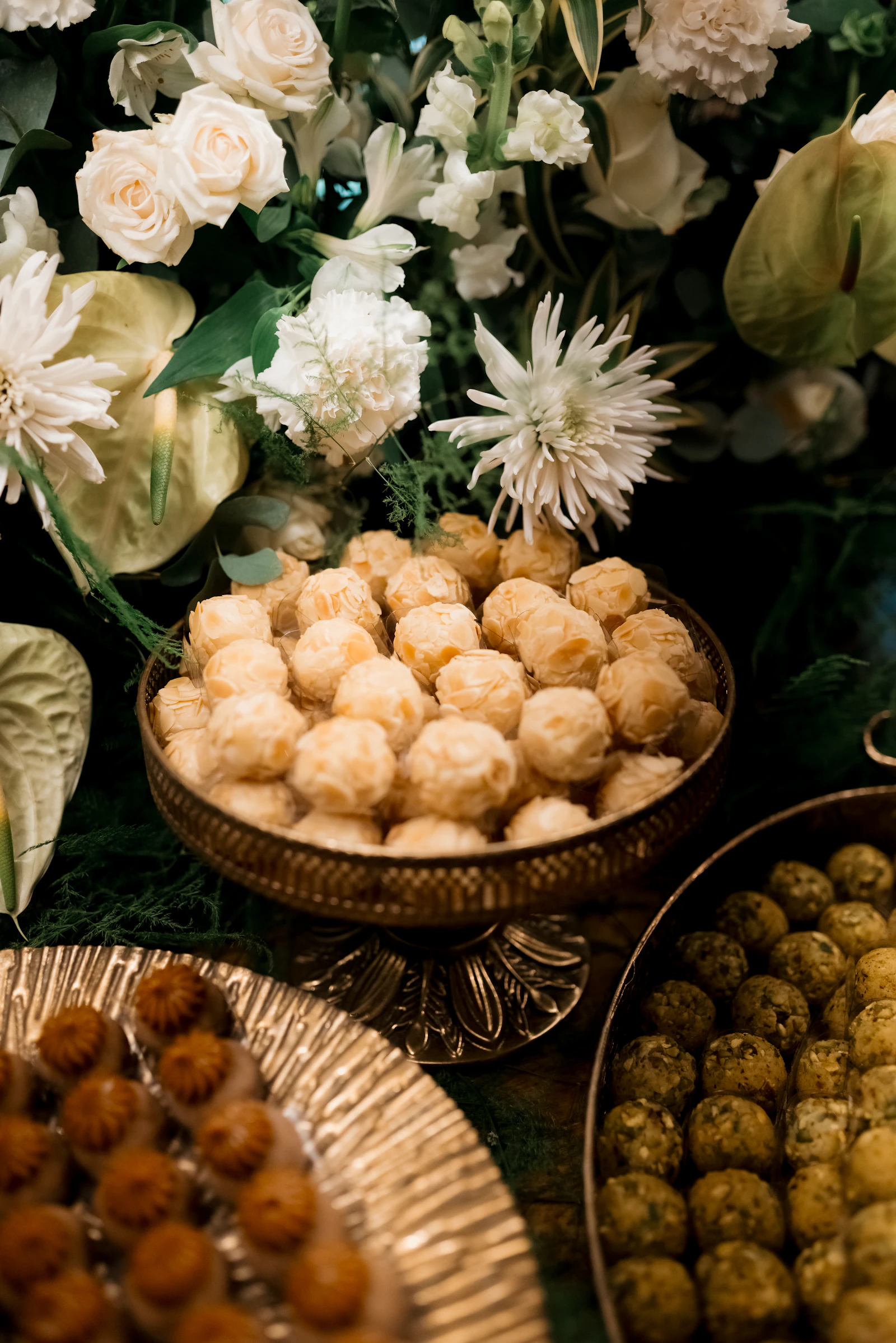 Banquet plates styled with fresh flowers