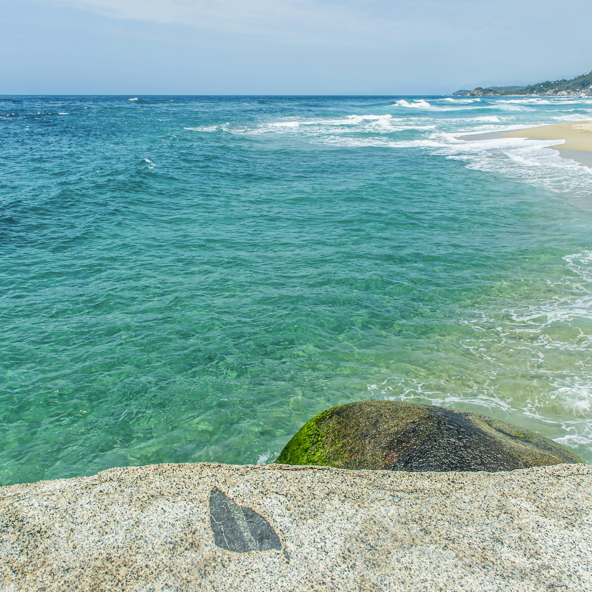 A view of the ocean from the top of a cliff