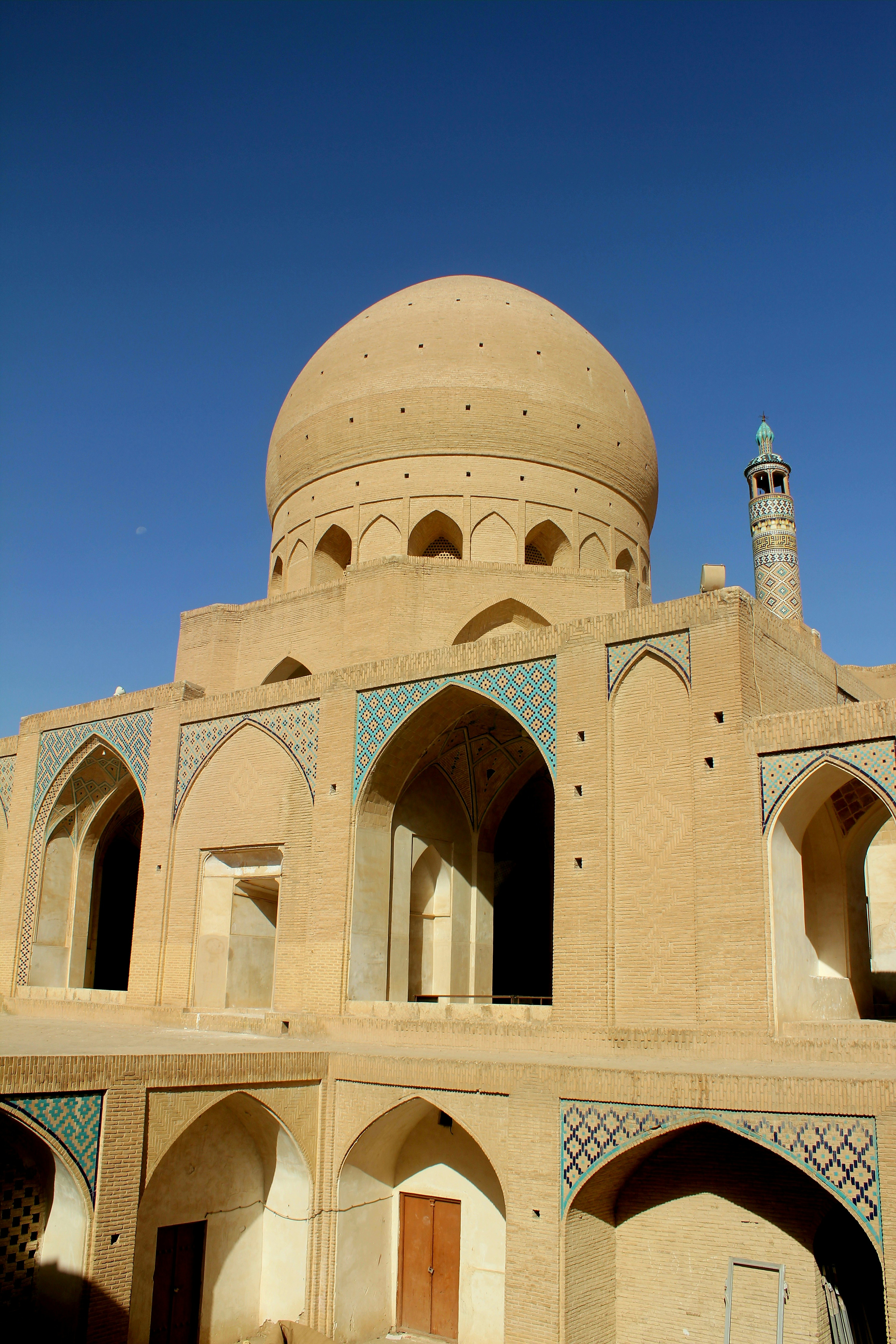 Photo by manavimoghadam