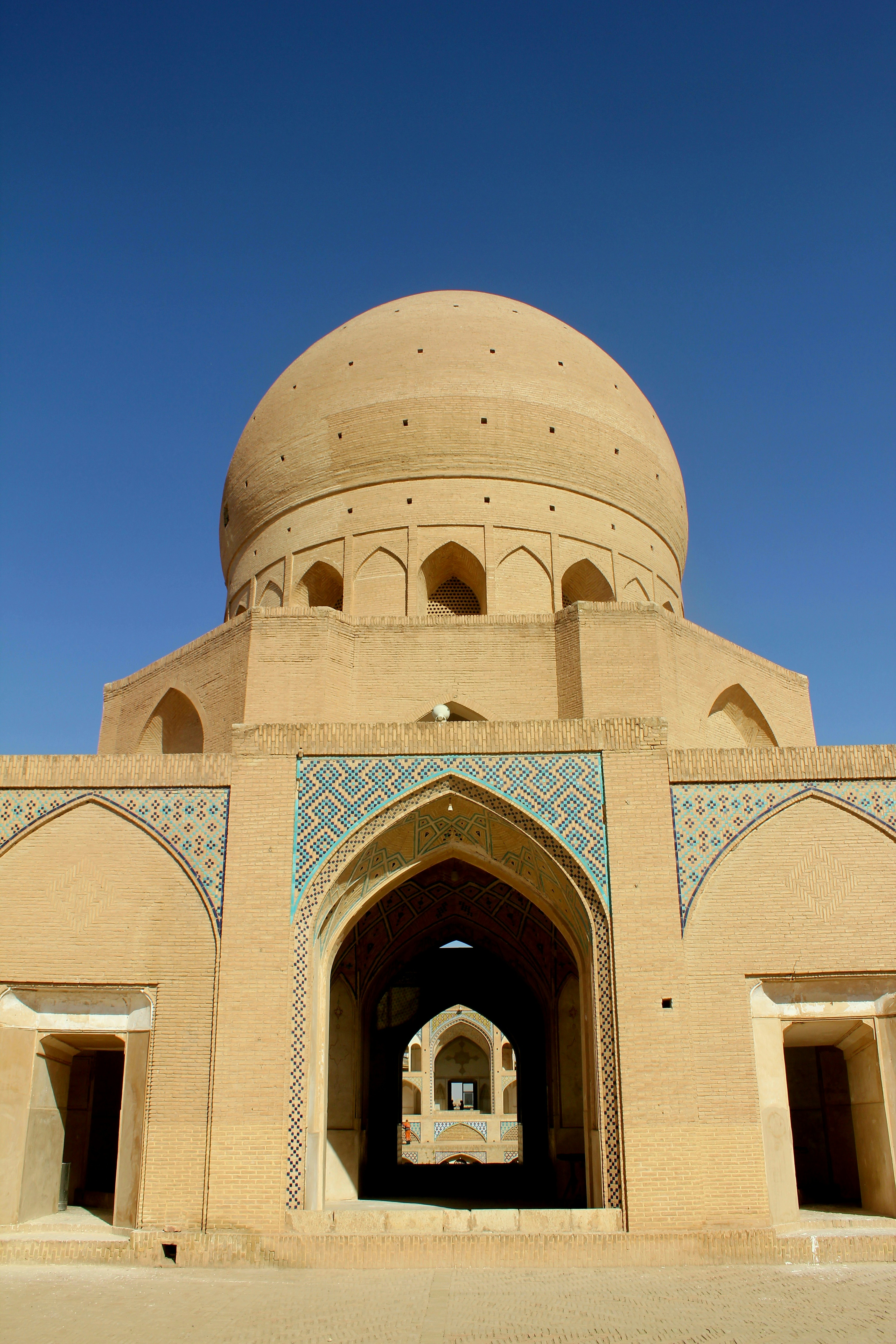 Photo by manavimoghadam