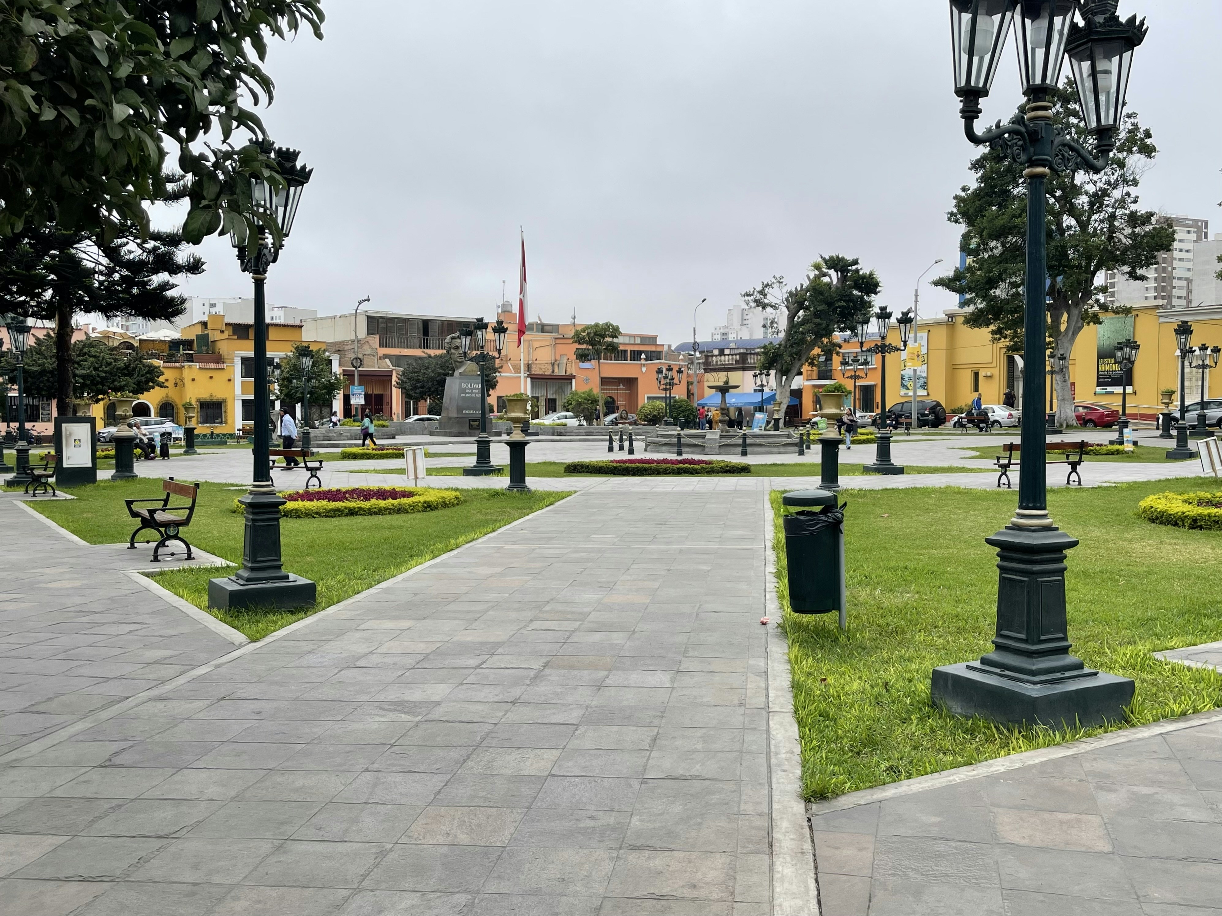 Discover Pueblo Libre, Lima: safest and best tourist district. Explore Peru's 2 best museums, historical sites and pyramids. Visit the Magdalena Palace, Lima's oldest restaurant, Lima's top cafes & Pueblo Libre's many "cervecerias" (brew pubs)!