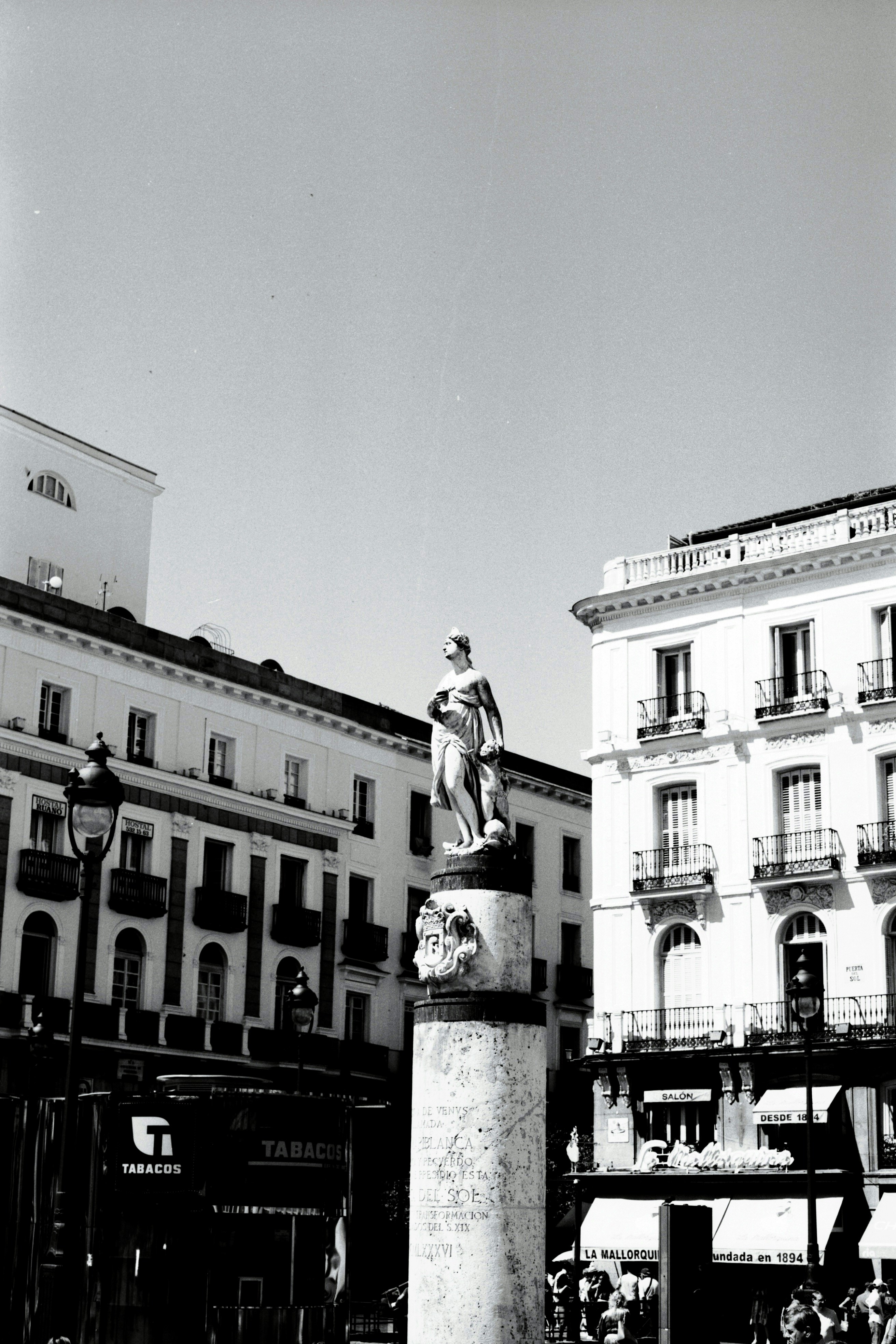 photo-1729674730581-a398888f3b6d?ixid=M3wxMjA3fDB8MXxzZWFyY2h8MTh8fHd3dy53ZWJ3aWtpcy5lc3xlbnwwfHx8fDE3NjY0ODY2MjV8MA\u0026ixlib=rb-4.1.0