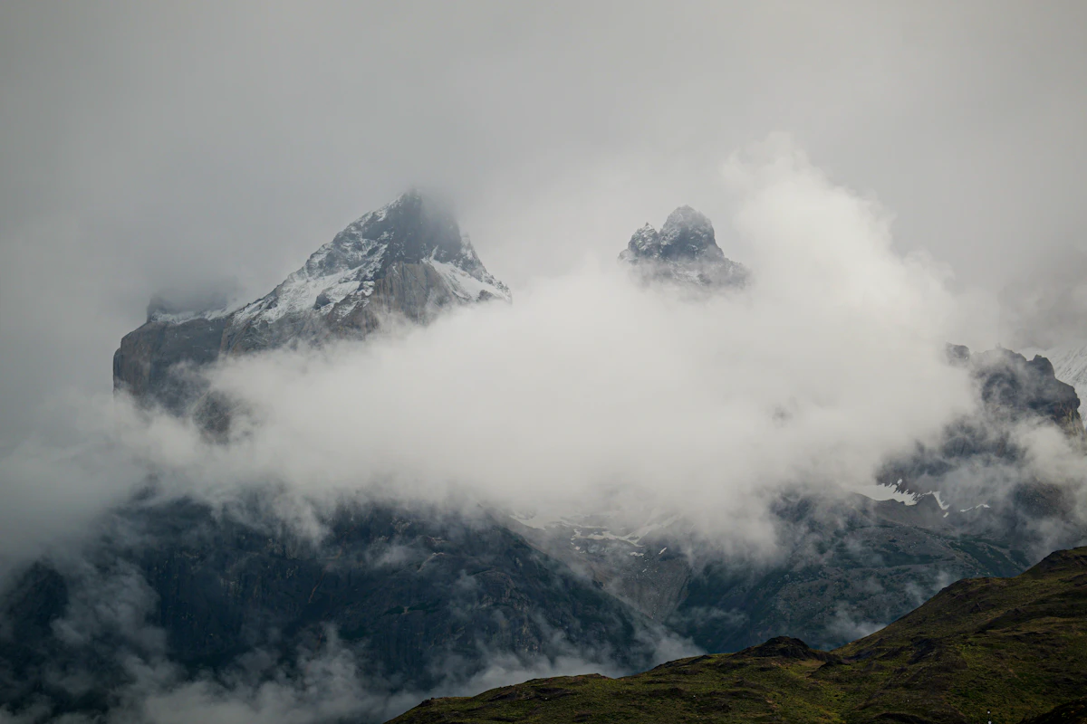 Patagonia travel guide: Torres del Paine turquoise lake rocky mountains Chile