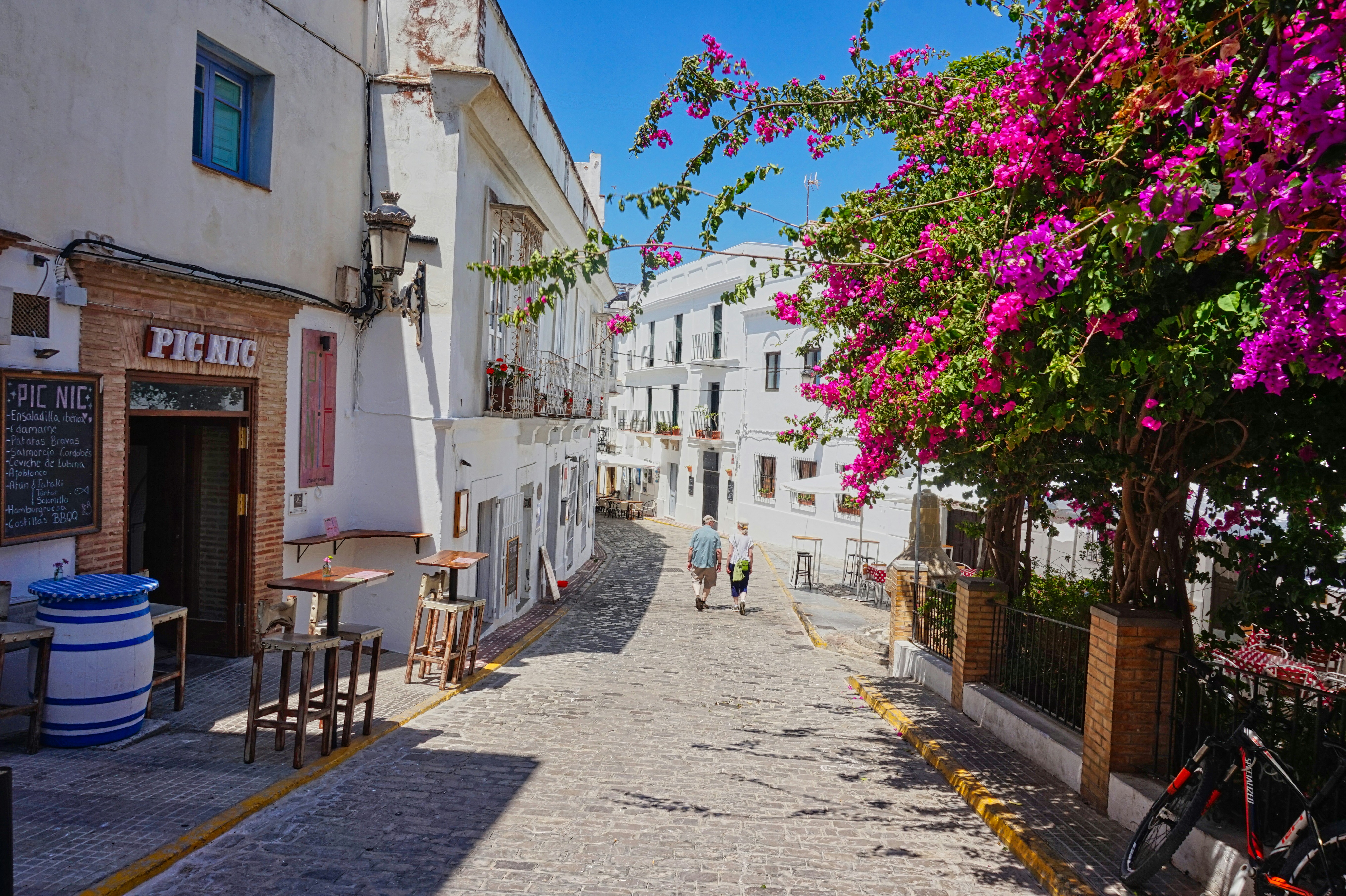 Photo by chris_worldonabudget