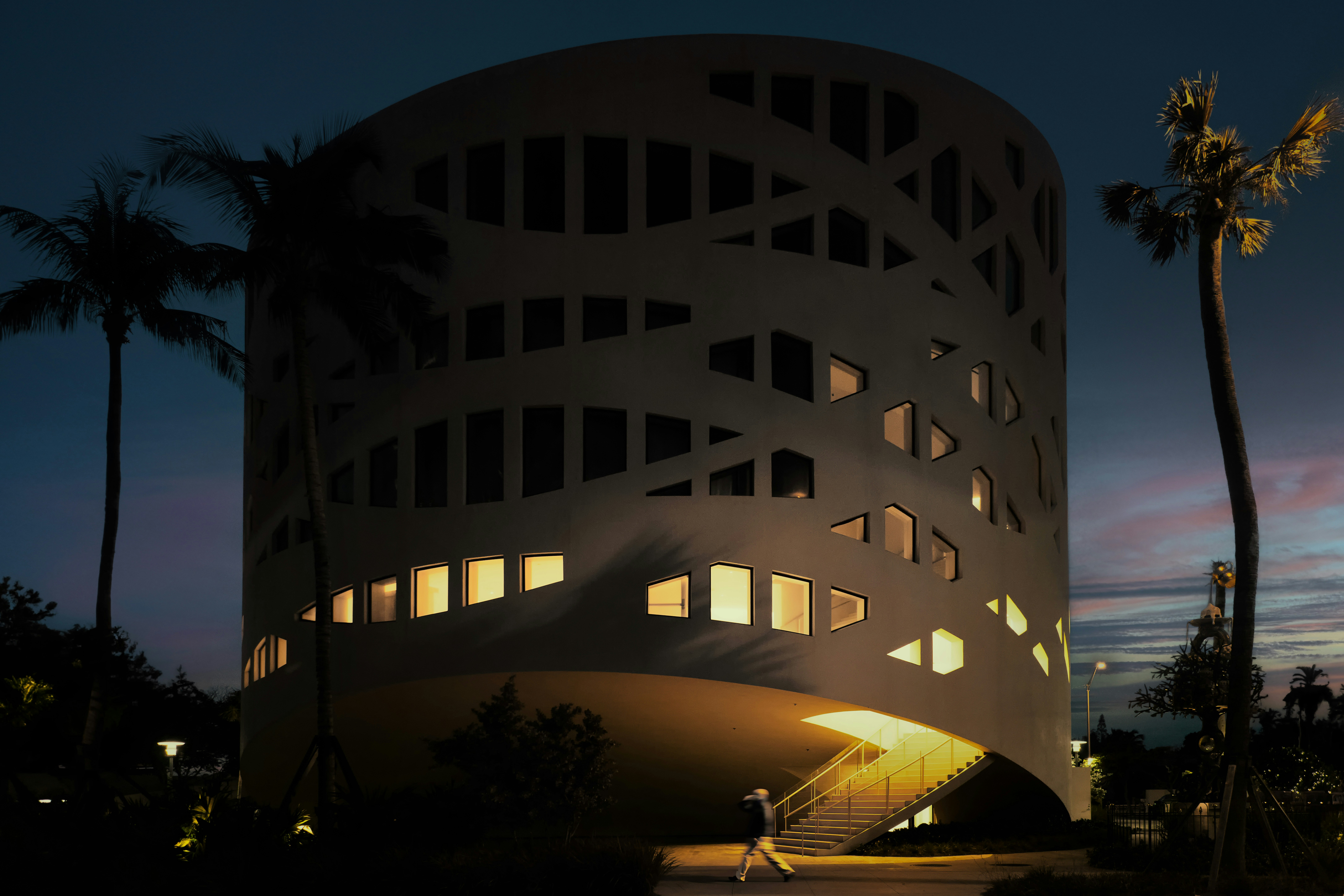 A building that has a lot of windows on it