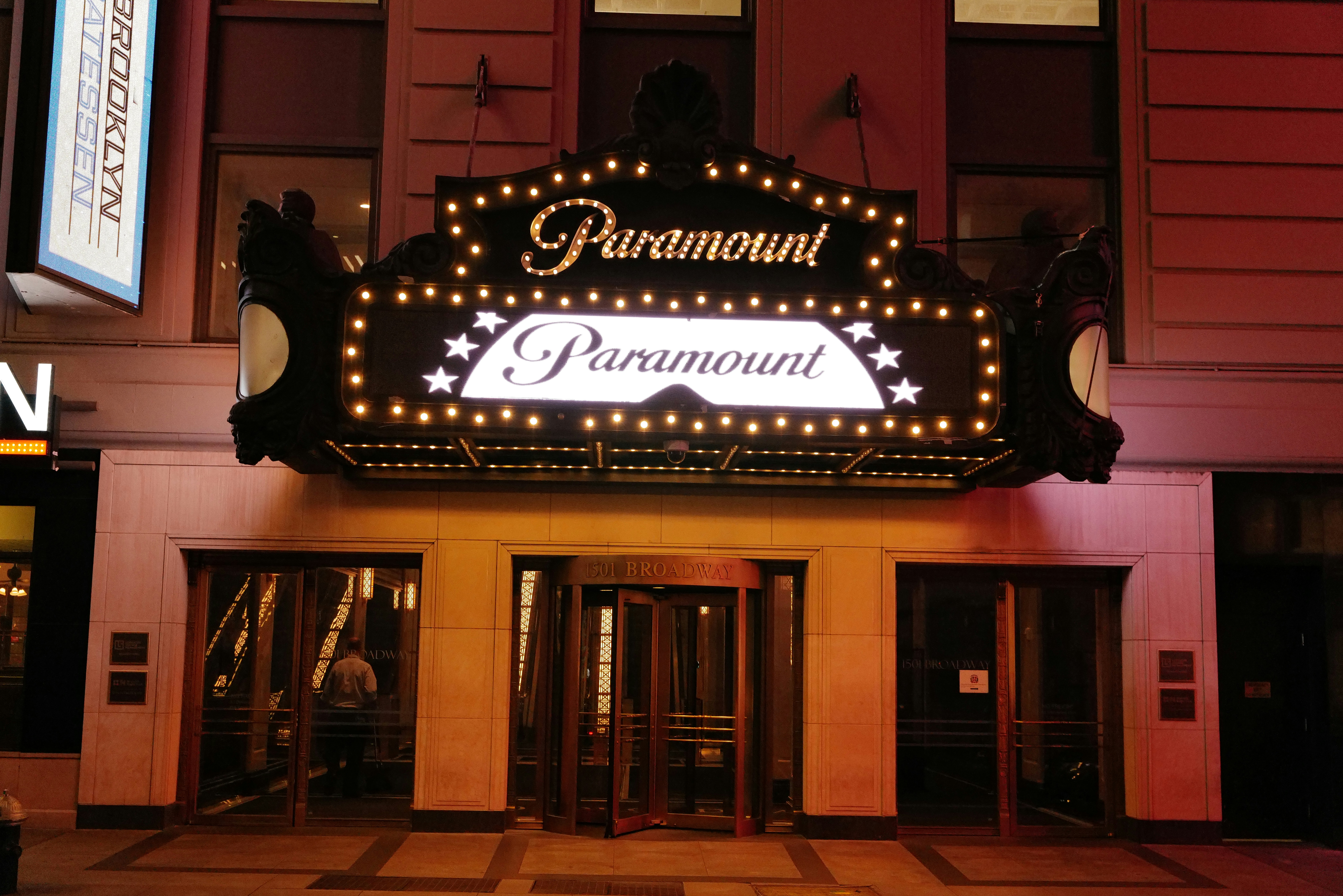 Approvata la vendita di Paramount, Trump ottiene cambiamenti editoriali su CBS