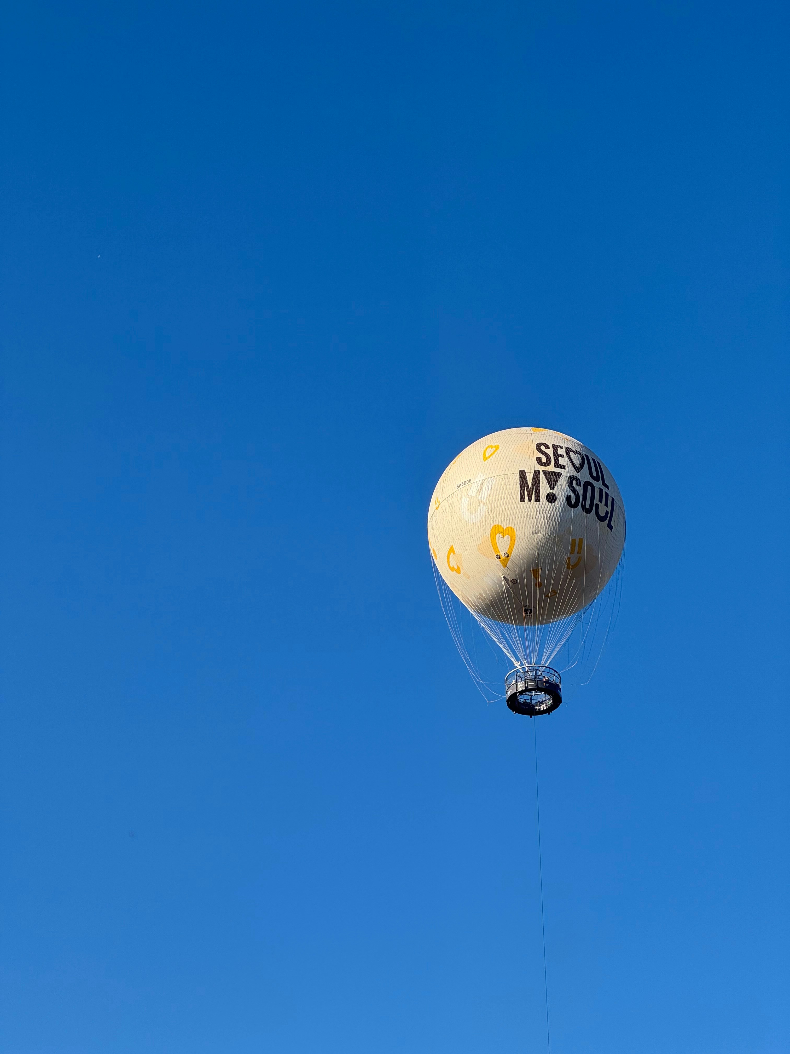 A hot air balloon flying through a blue sky photo – Free Adventure ...