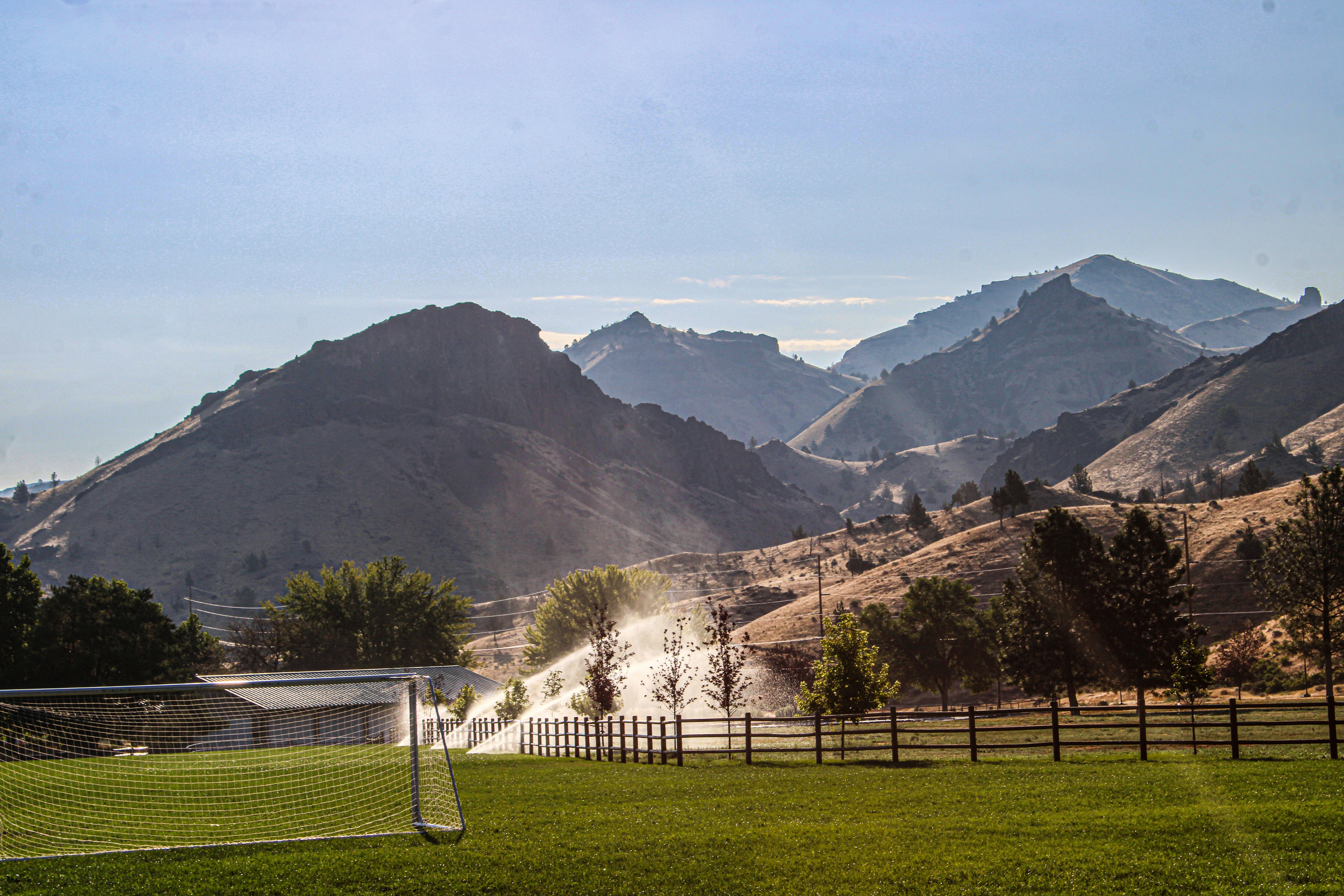 Estadio andino con tribunas llenas durante un partido