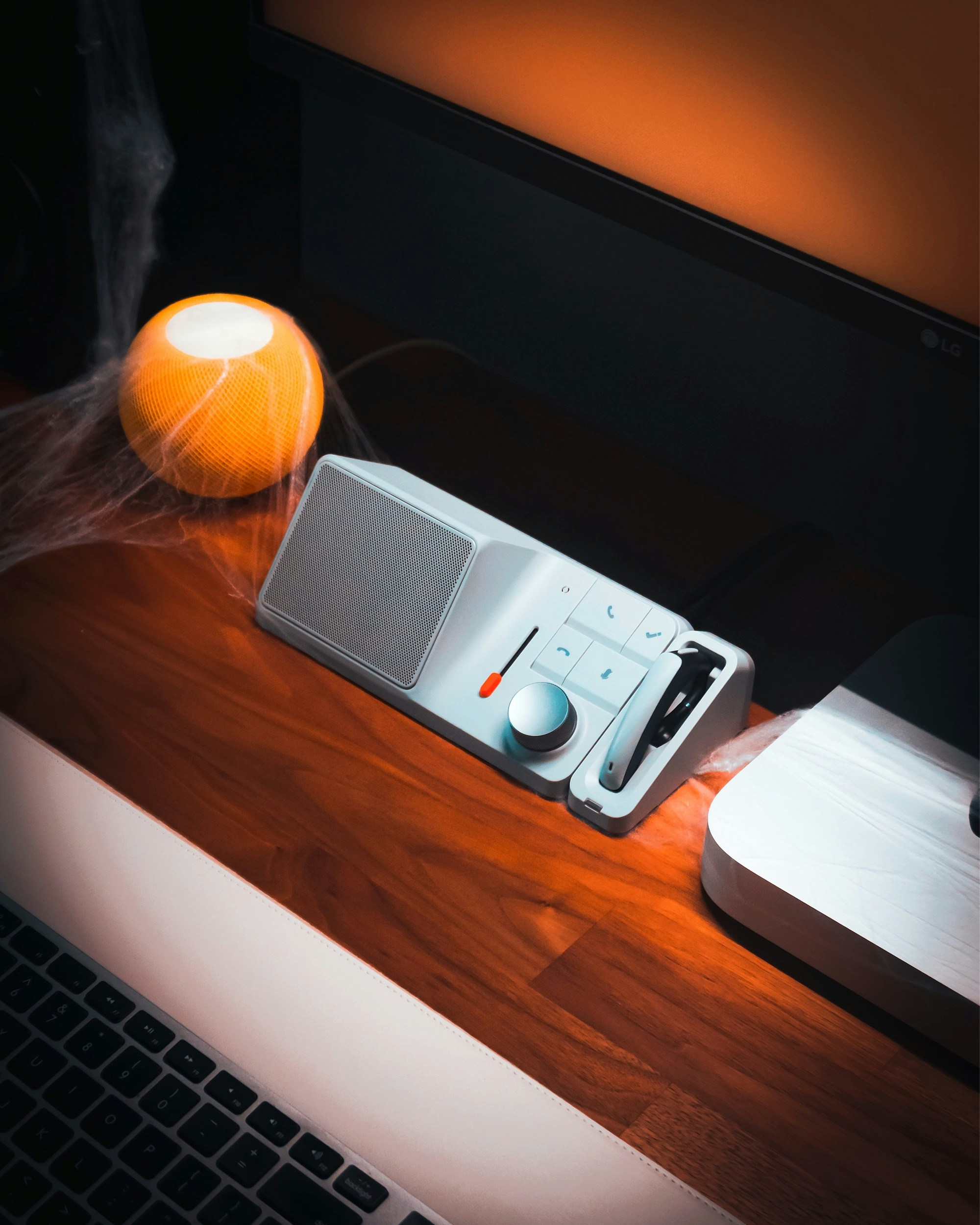 무선 충전 마우스 패드 - 작업과 충전을 동시에! 책상 위 선을 99% 없애주는 효율형 아이템 이미지2