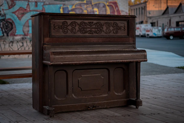 An old piano in need of junk removal